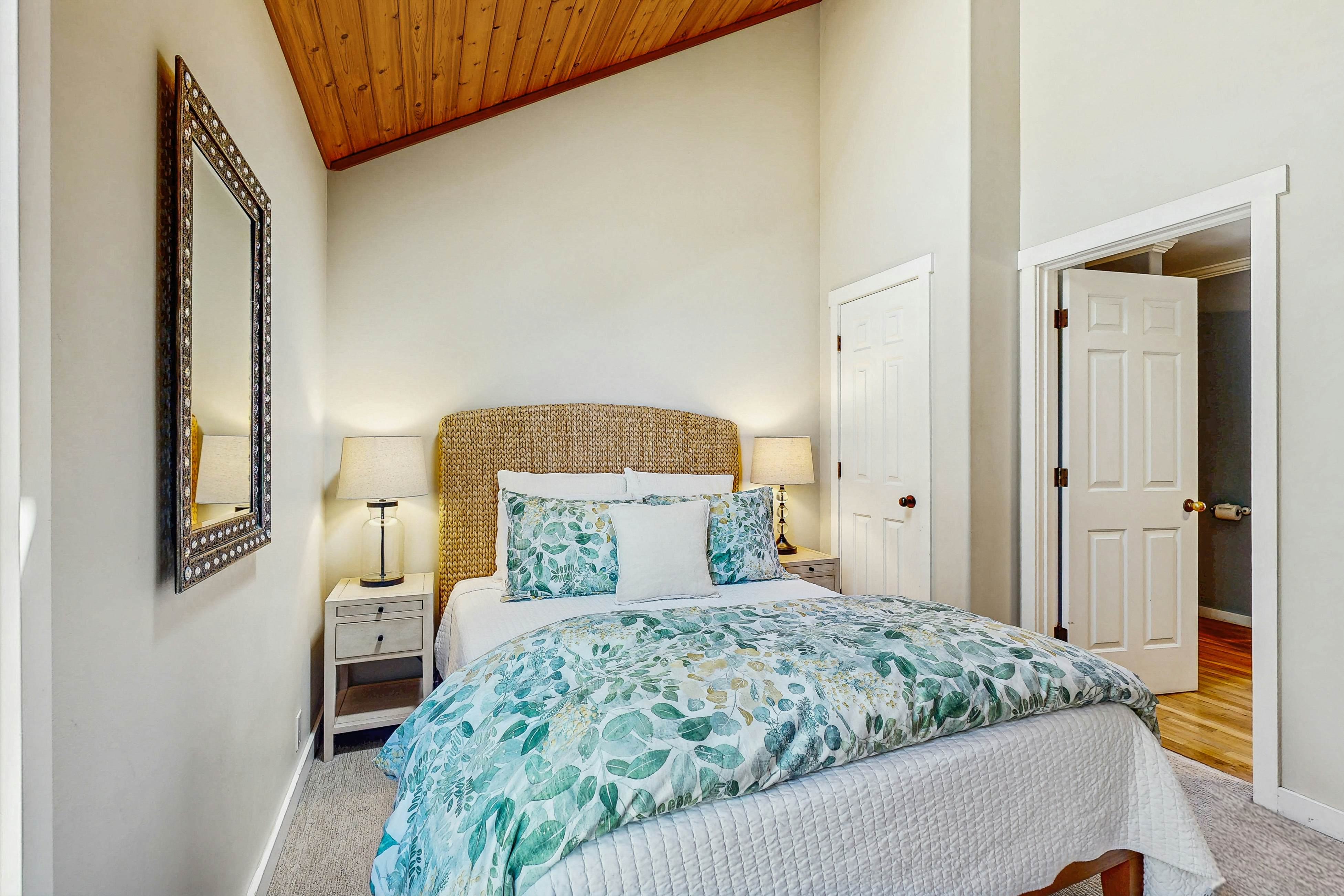 Bella Beach home with ocean view,  gas fireplace, beach access & private hot tub