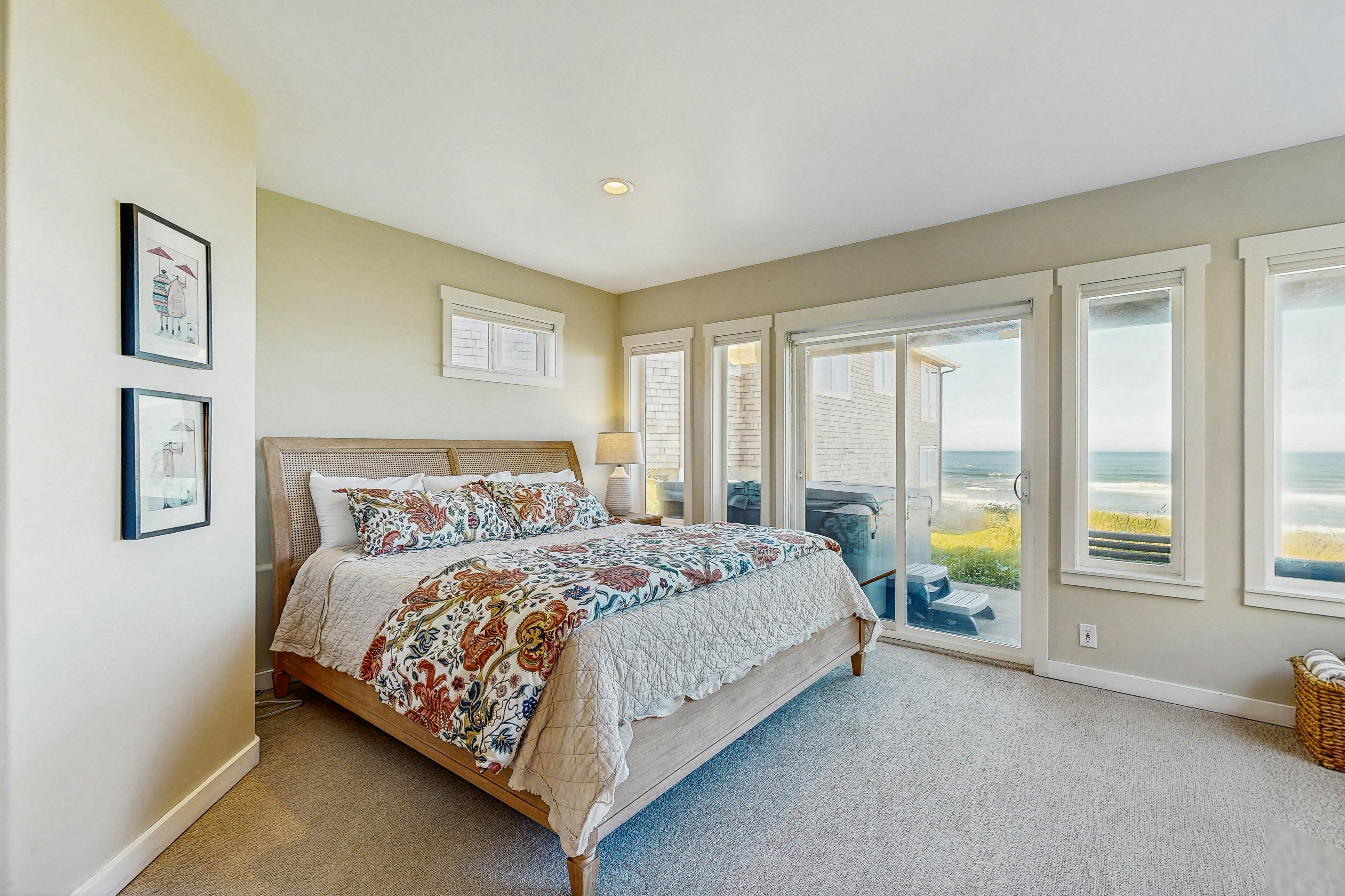 Bella Beach home with ocean view,  gas fireplace, beach access & private hot tub