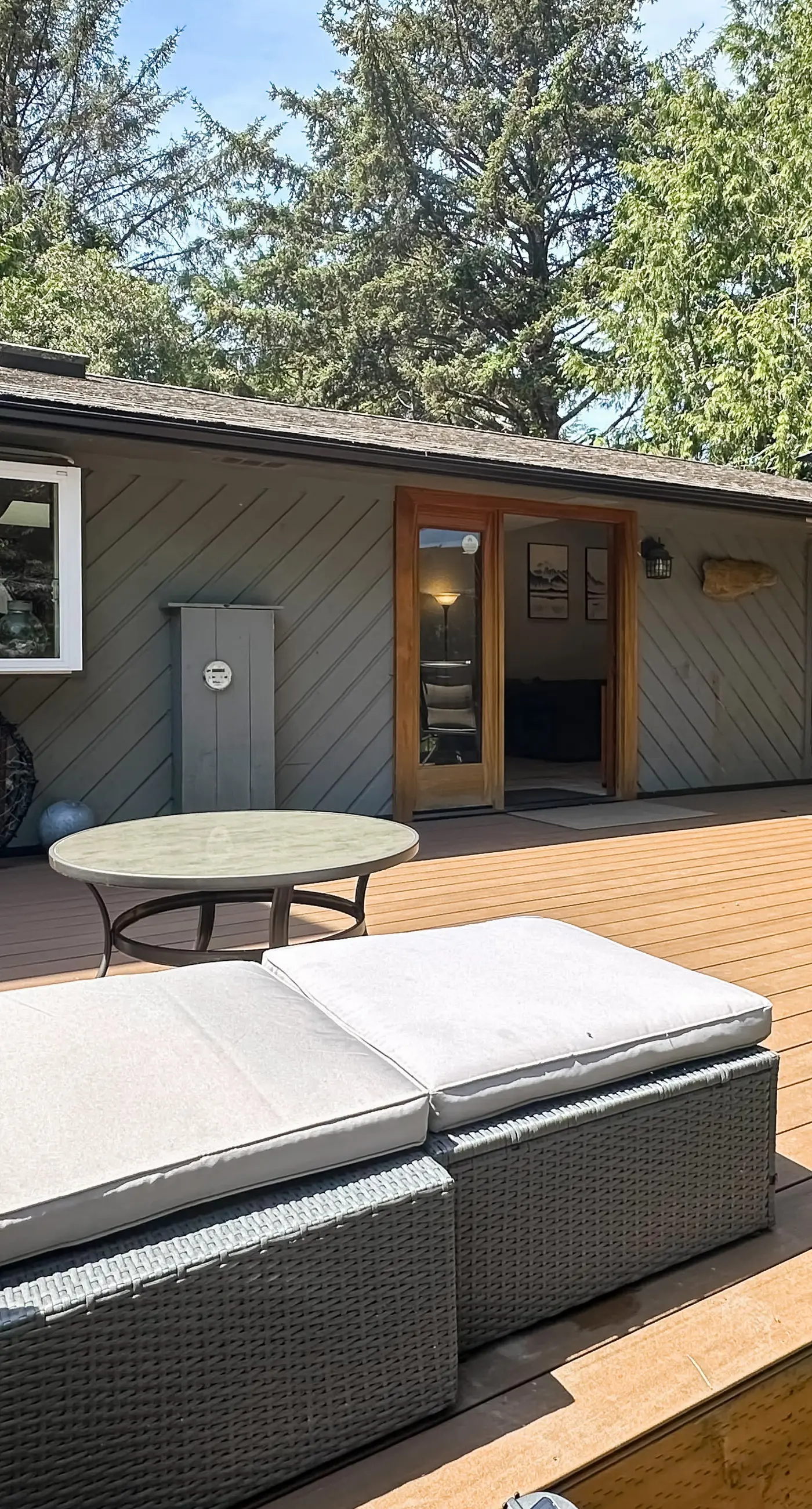 Cozy Depoe Bay retreat with ocean and beach access via trail