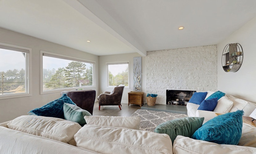 Spectacular Dog Friendly Home with Panoramic Views Free WiFi Game Room Yard