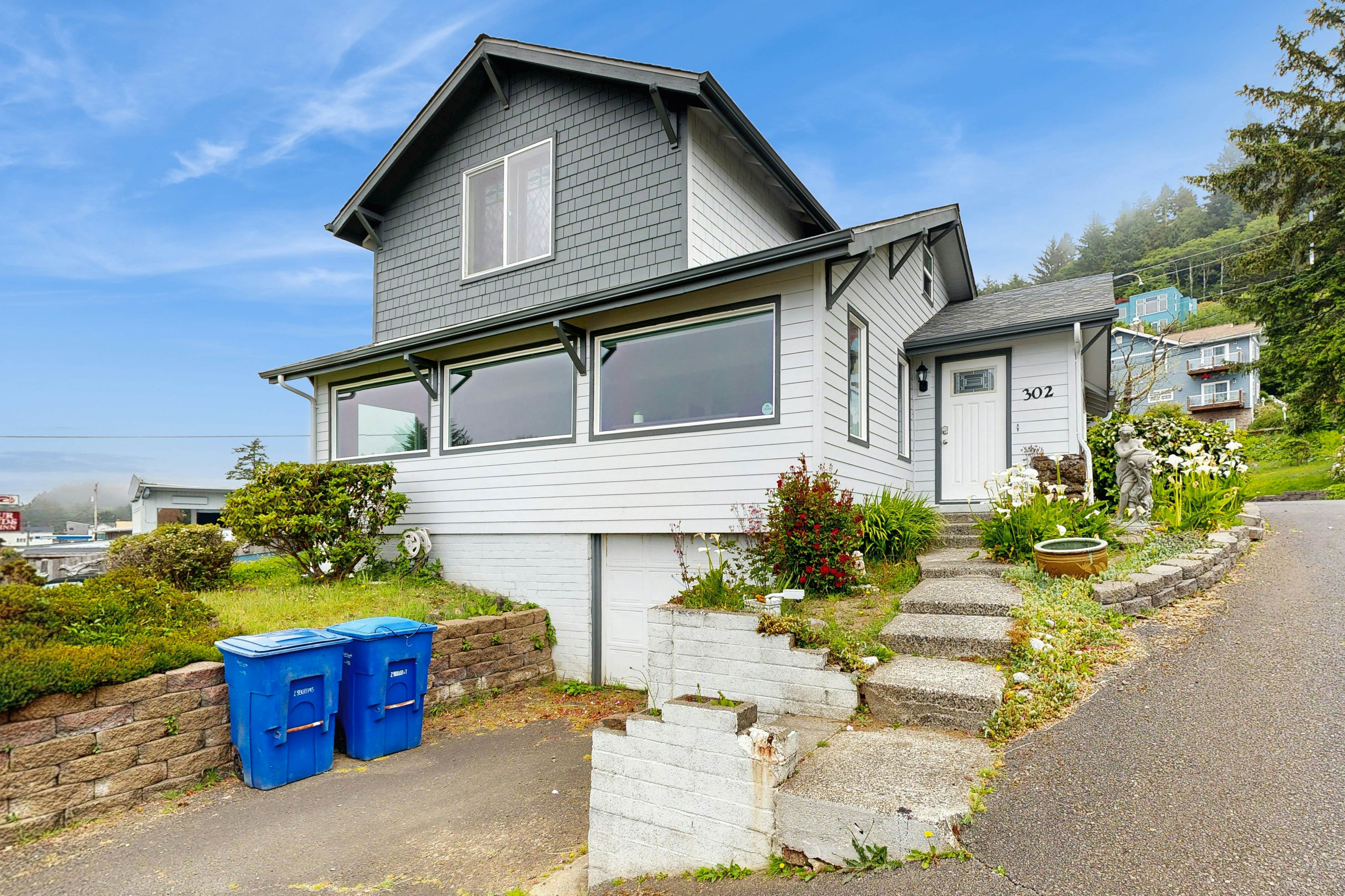 Spectacular Dog-Friendly Home w/Panoramic Views, Free WiFi, Game Room, Yard