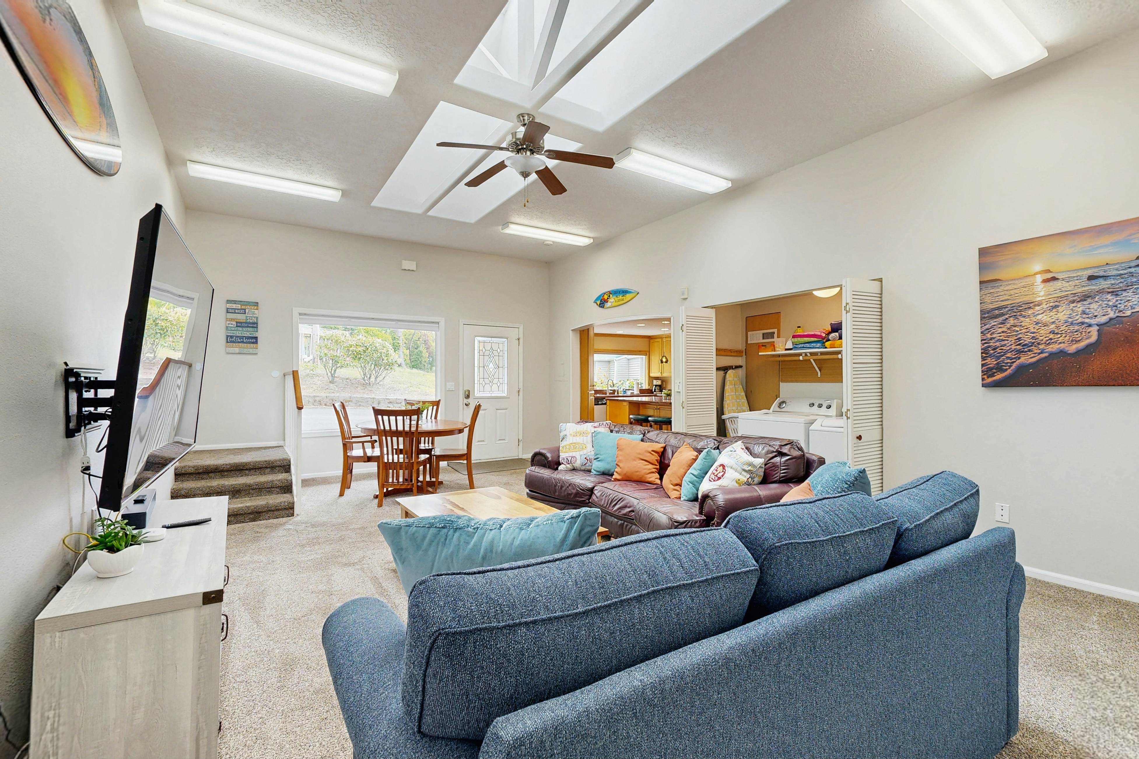 Spectacular Dog-Friendly Home w/Panoramic Views, Free WiFi, Game Room, Yard