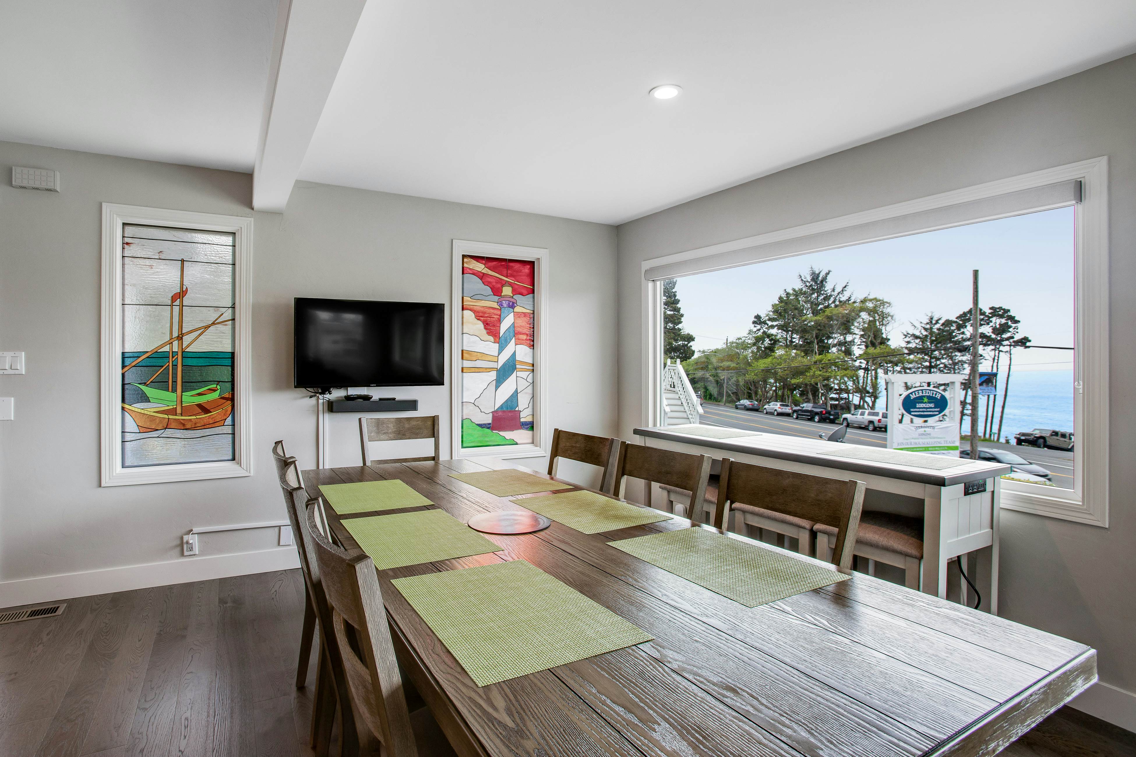 Spectacular Dog-Friendly Home w/Panoramic Views, Free WiFi, Game Room, Yard