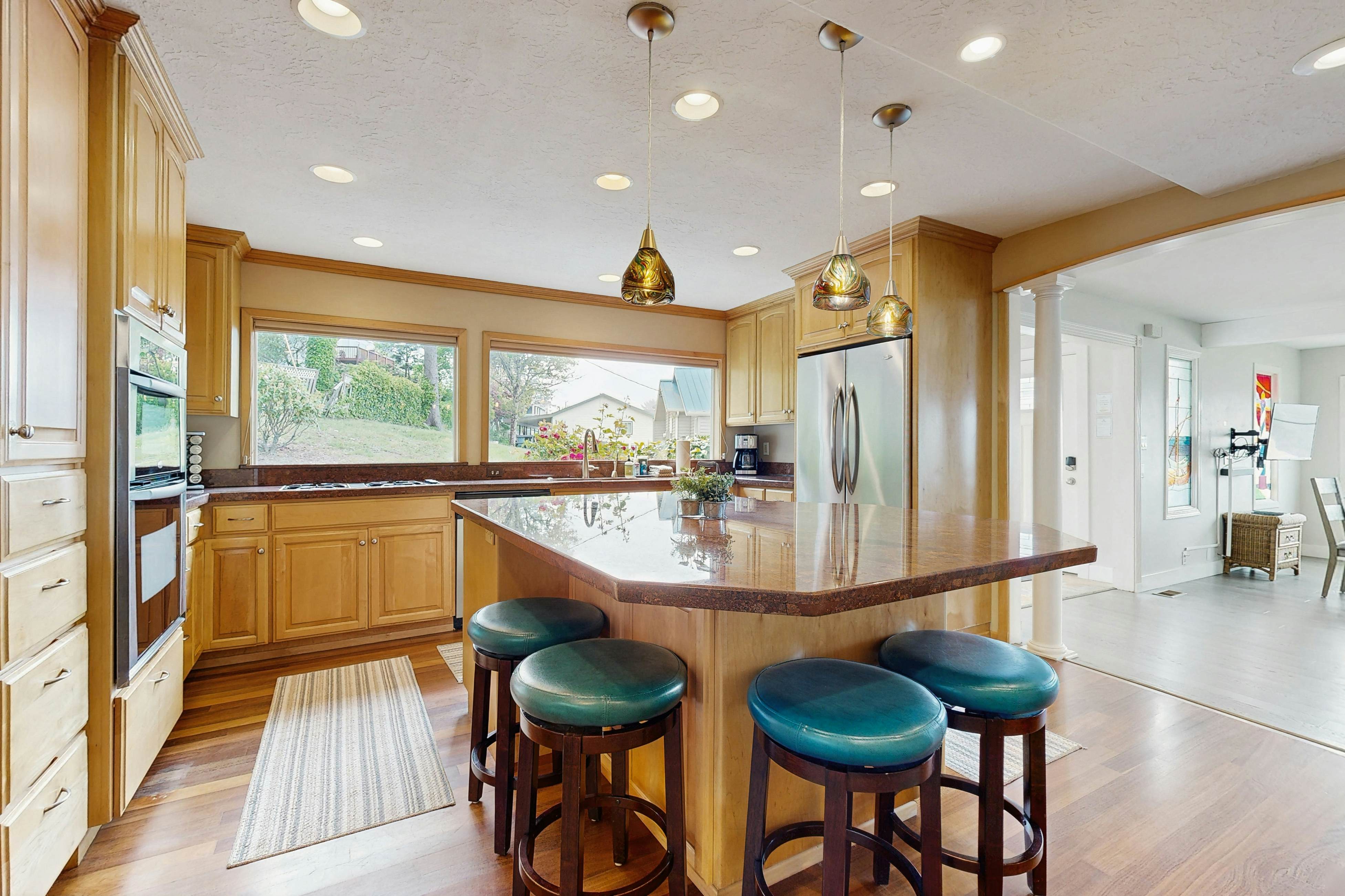 Spectacular Dog-Friendly Home w/Panoramic Views, Free WiFi, Game Room, Yard