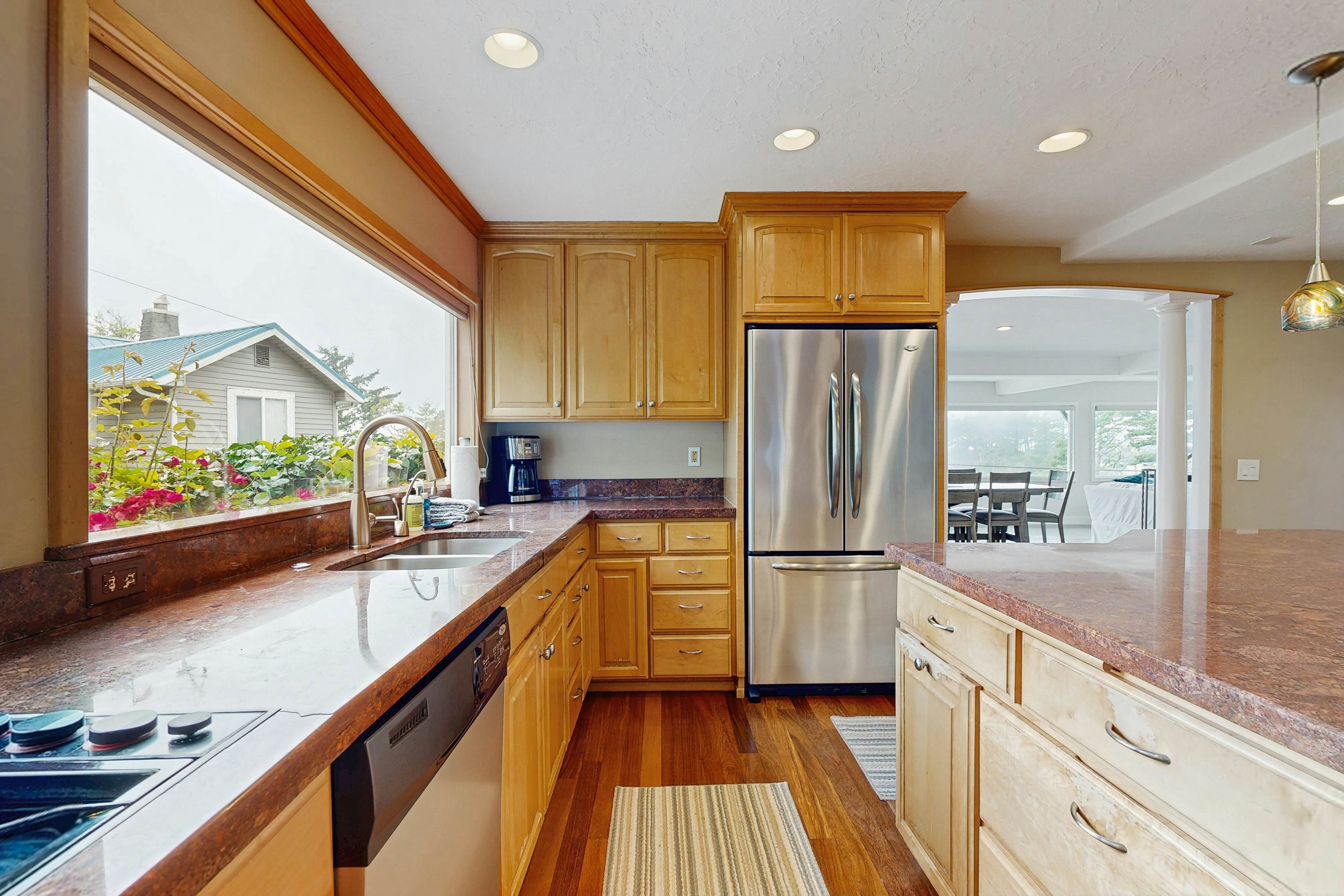 Spectacular Dog-Friendly Home w/Panoramic Views, Free WiFi, Game Room, Yard