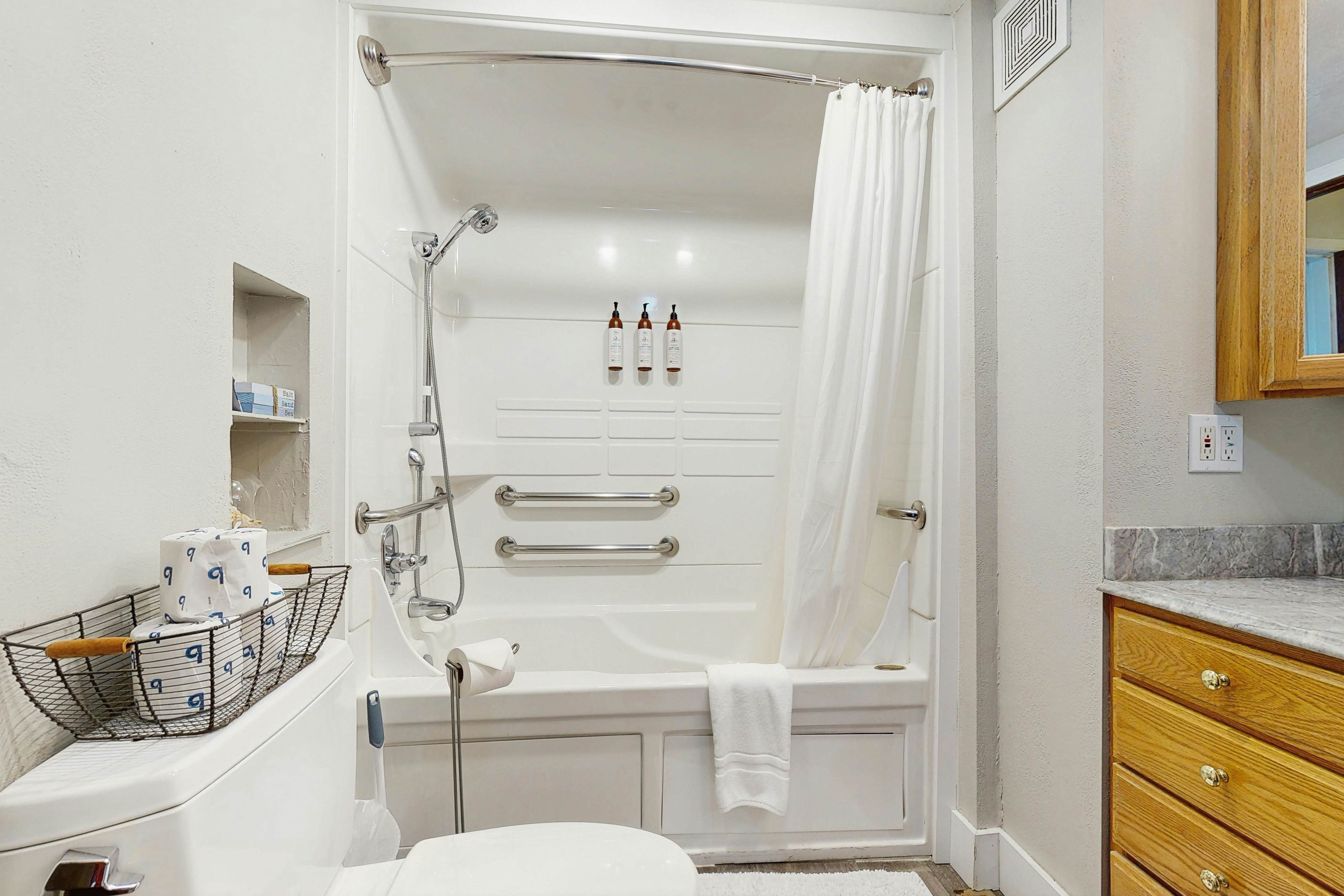 Spectacular Dog-Friendly Home w/Panoramic Views, Free WiFi, Game Room, Yard