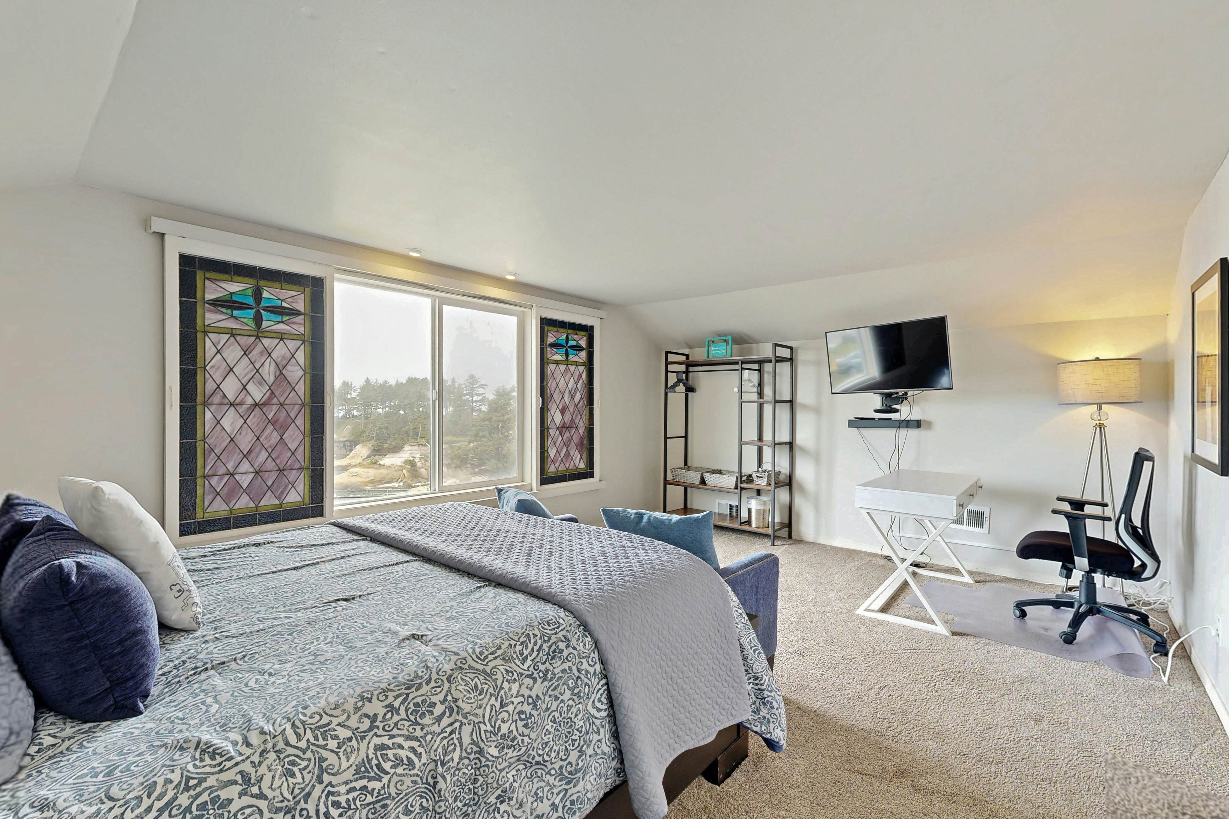 Spectacular Dog-Friendly Home w/Panoramic Views, Free WiFi, Game Room, Yard