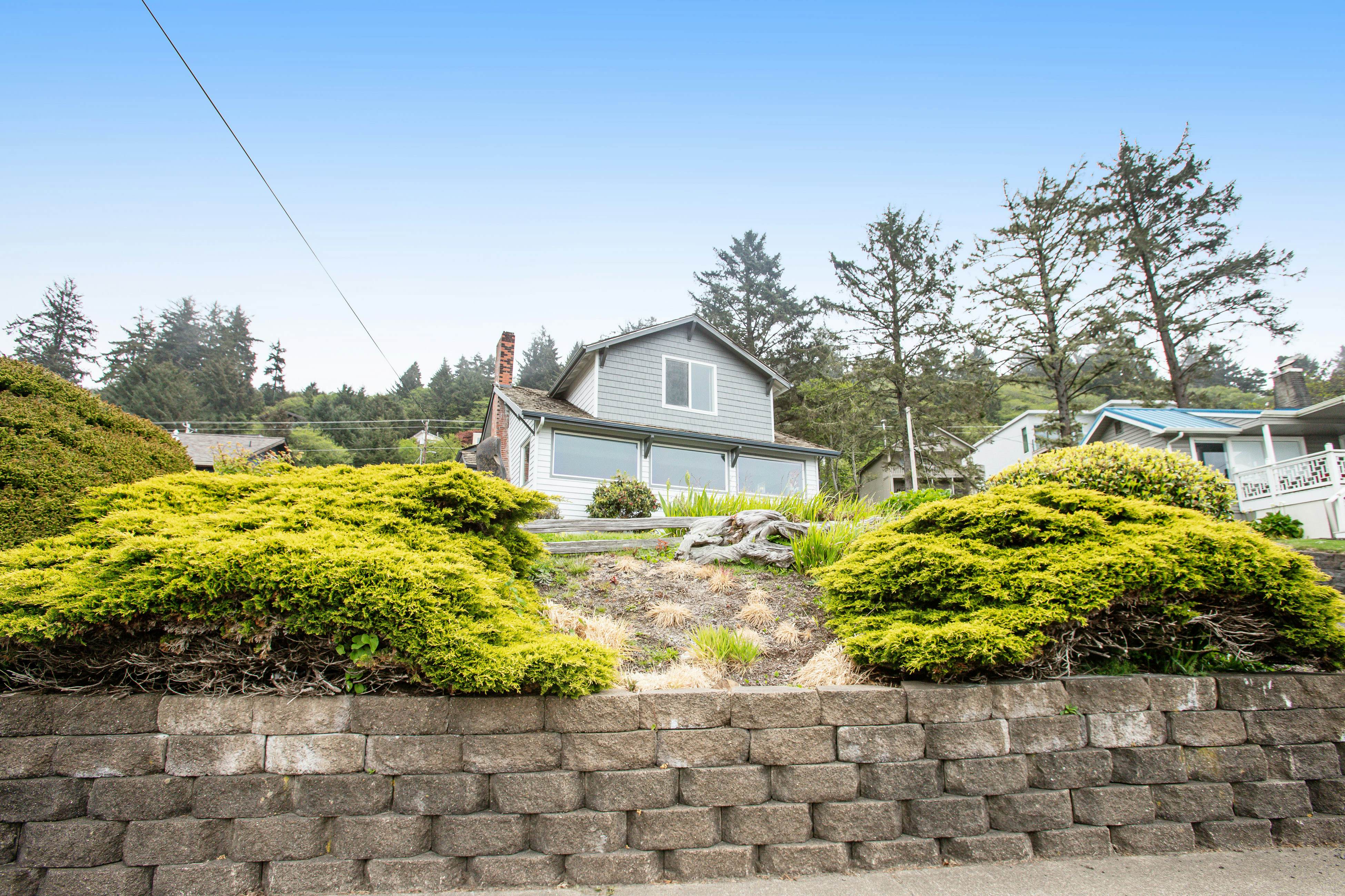 Spectacular Dog-Friendly Home w/Panoramic Views, Free WiFi, Game Room, Yard