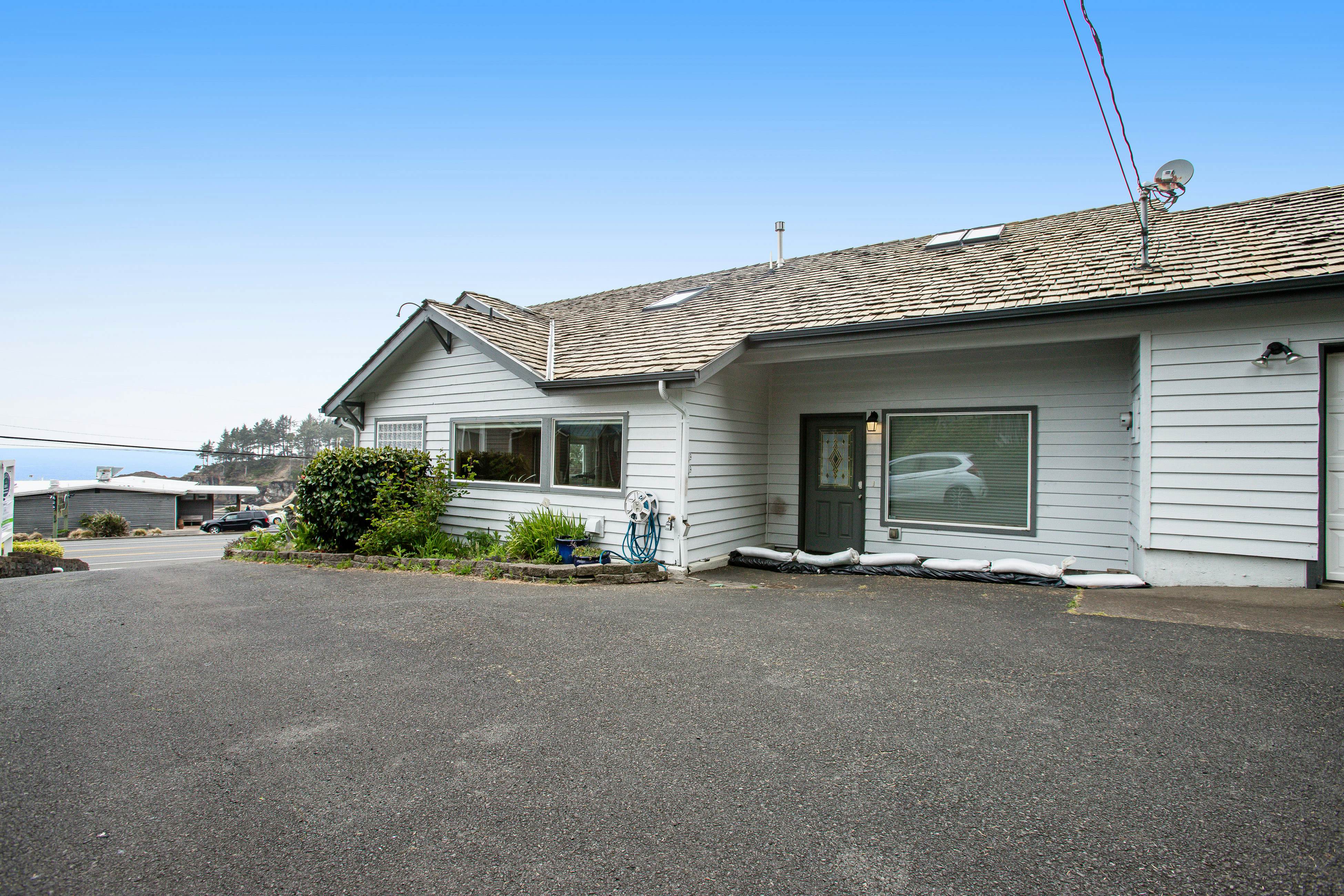 Spectacular Dog-Friendly Home w/Panoramic Views, Free WiFi, Game Room, Yard