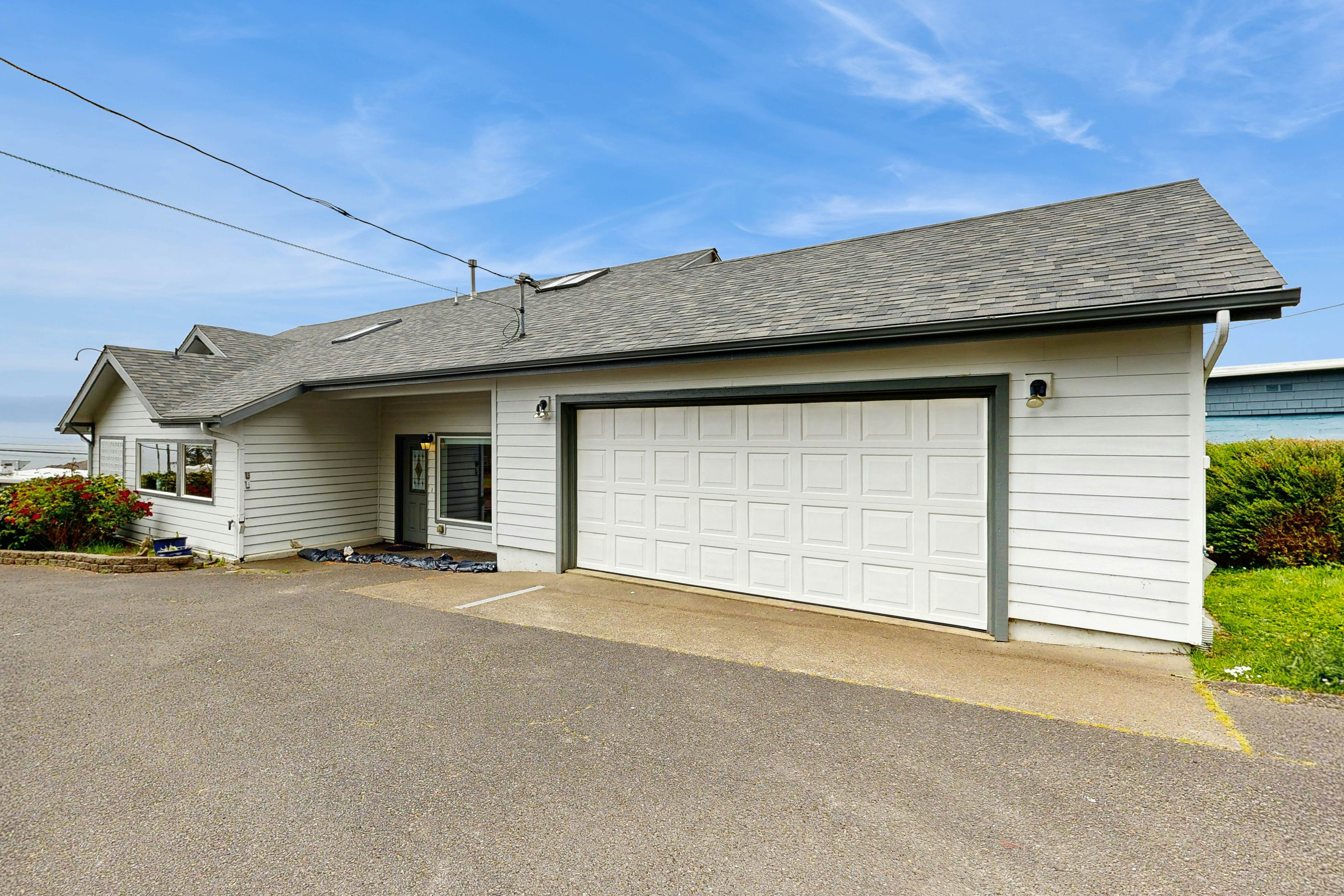 Spectacular Dog-Friendly Home w/Panoramic Views, Free WiFi, Game Room, Yard