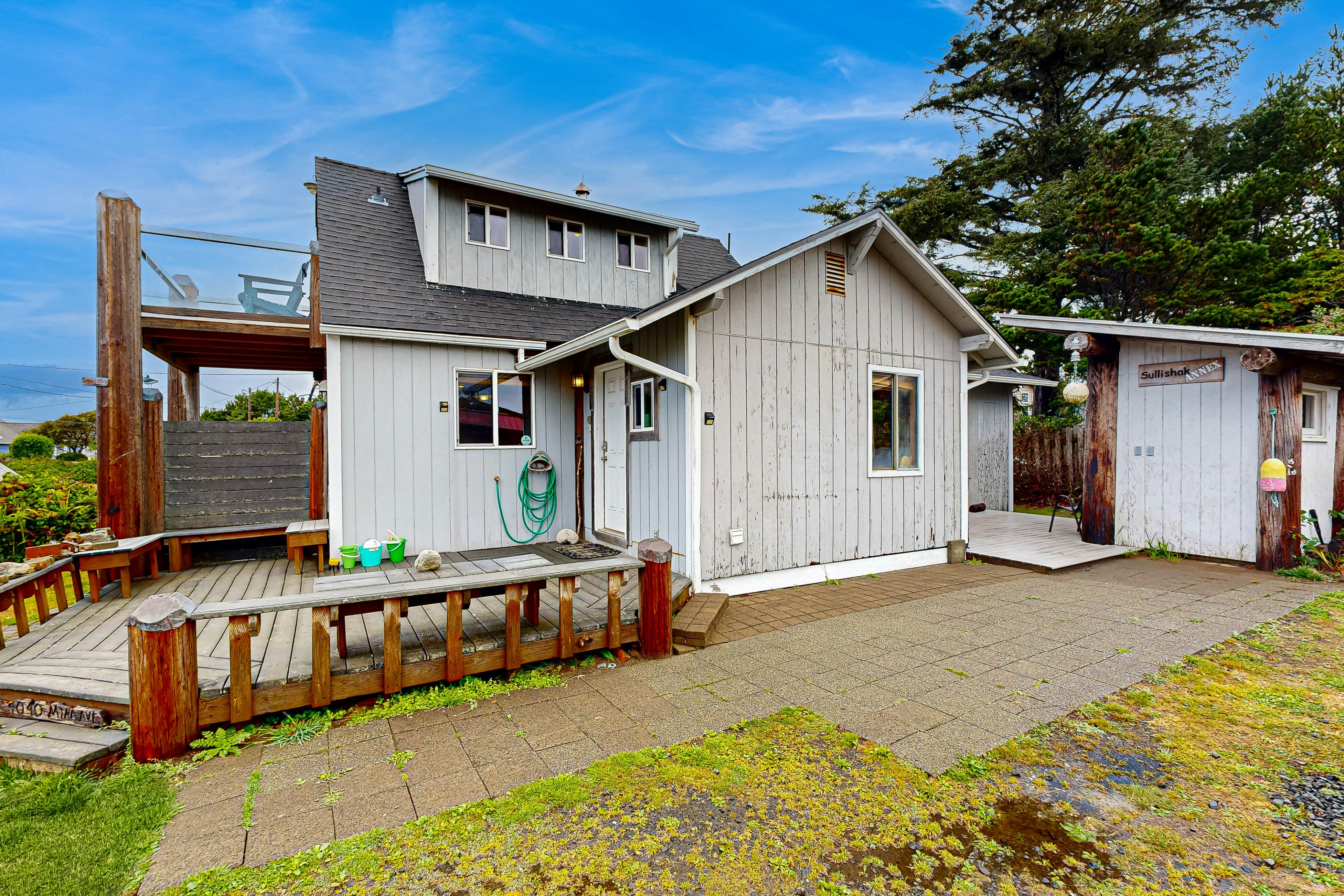 Sullishak Ocean-View Cabin | 450 Feet to the Beach | Walk to Local Market & Café