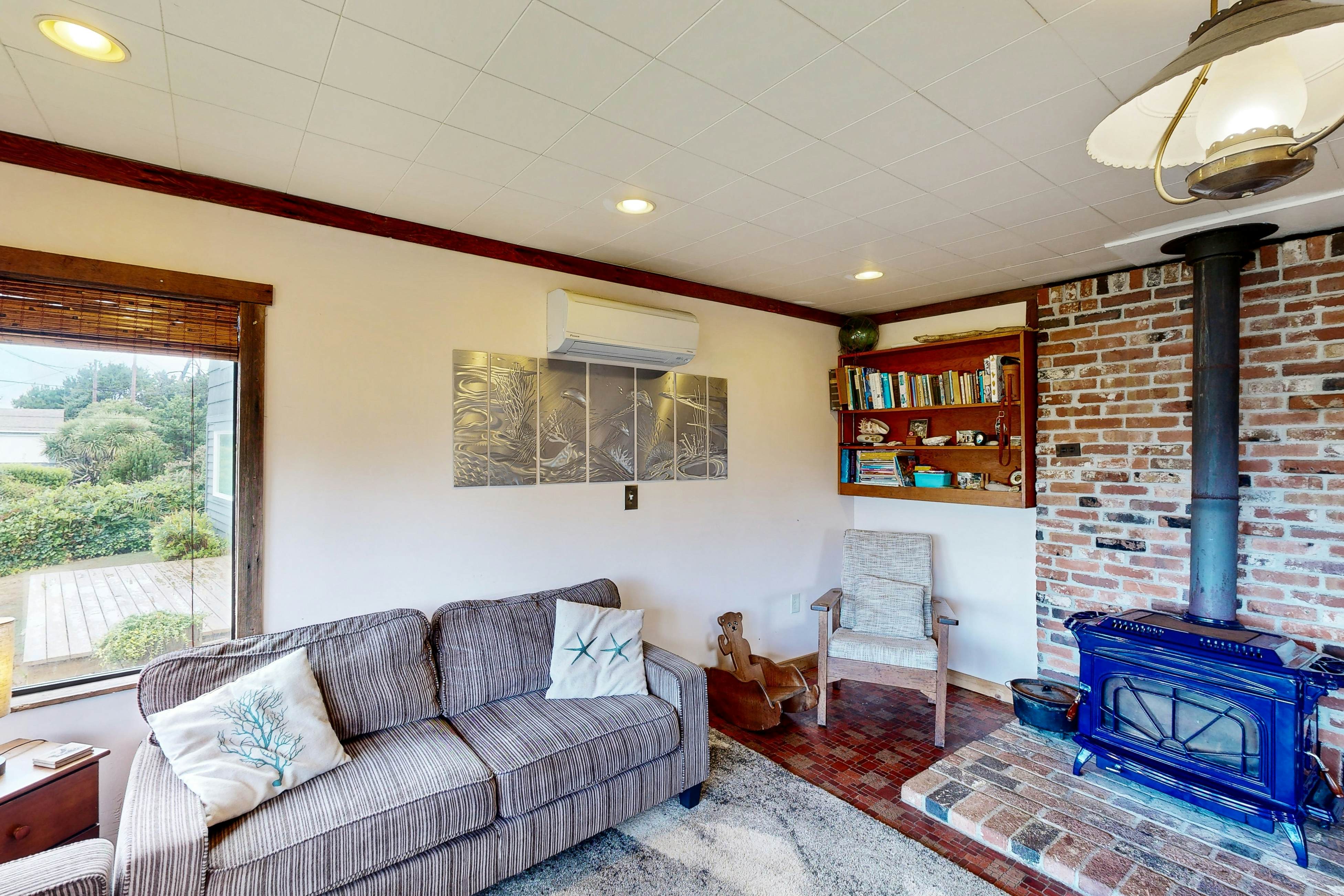 Sullishak Ocean-View Cabin | 450 Feet to the Beach | Walk to Local Market & Café