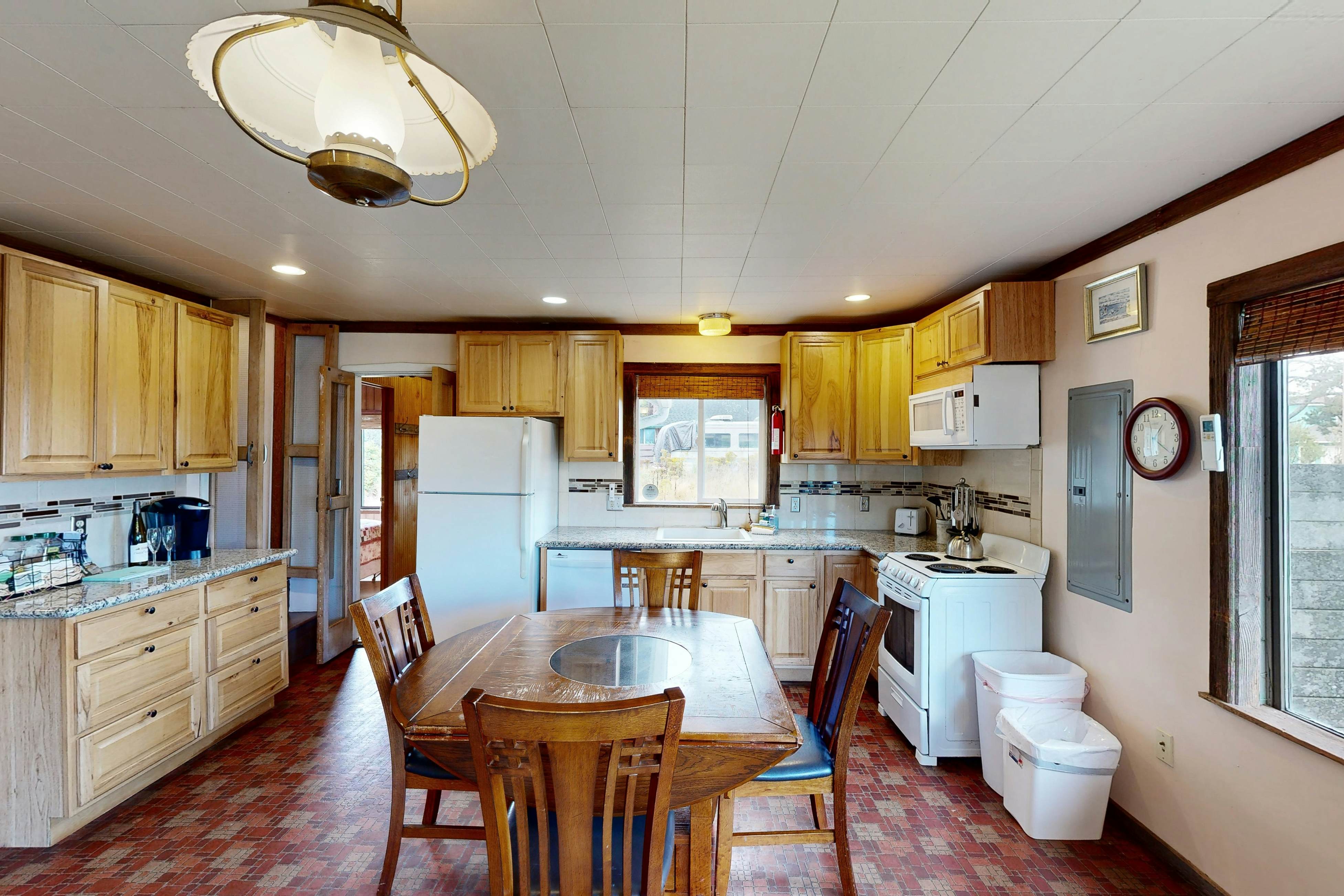 Sullishak Ocean-View Cabin | 450 Feet to the Beach | Walk to Local Market & Café