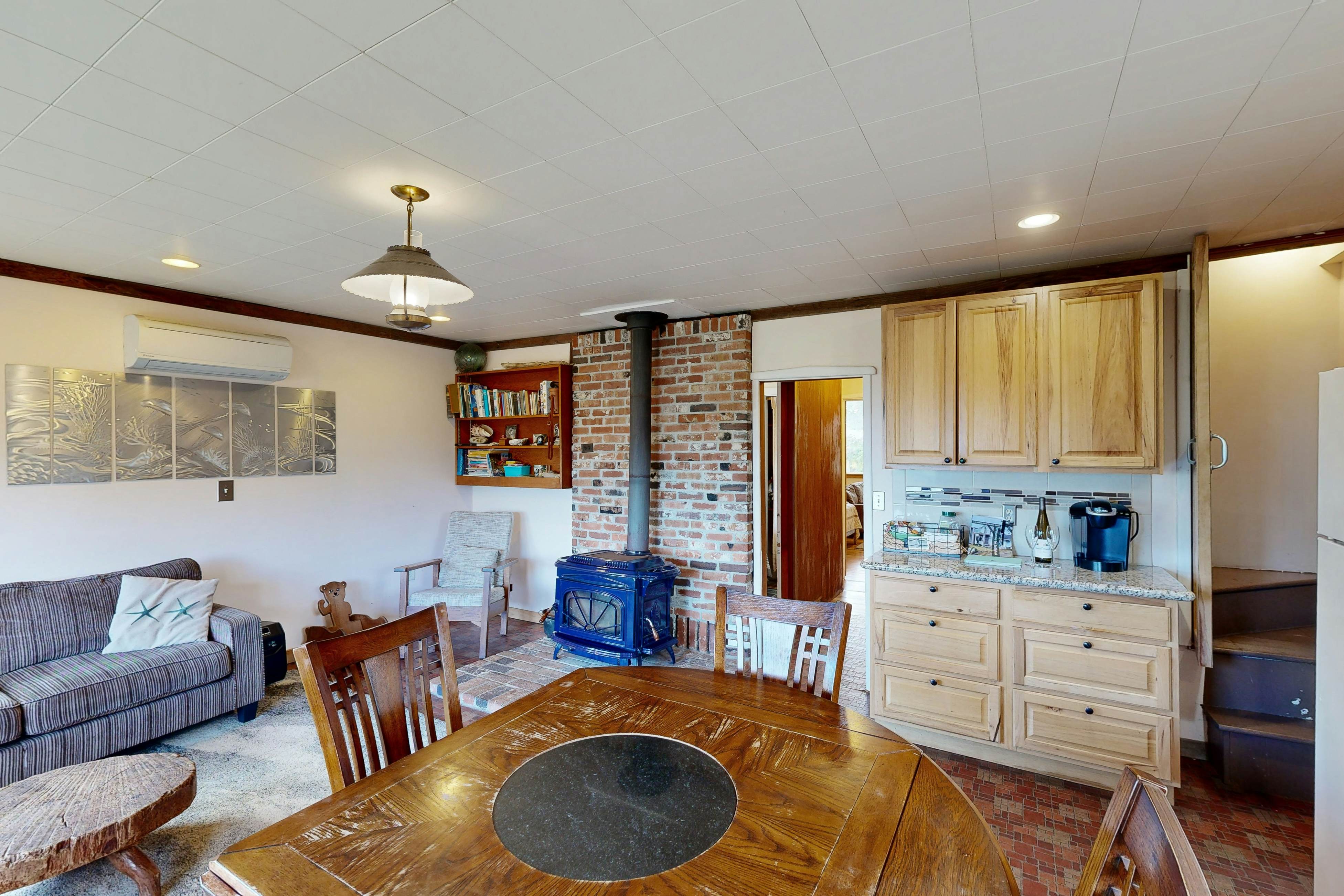 Sullishak Ocean-View Cabin | 450 Feet to the Beach | Walk to Local Market & Café