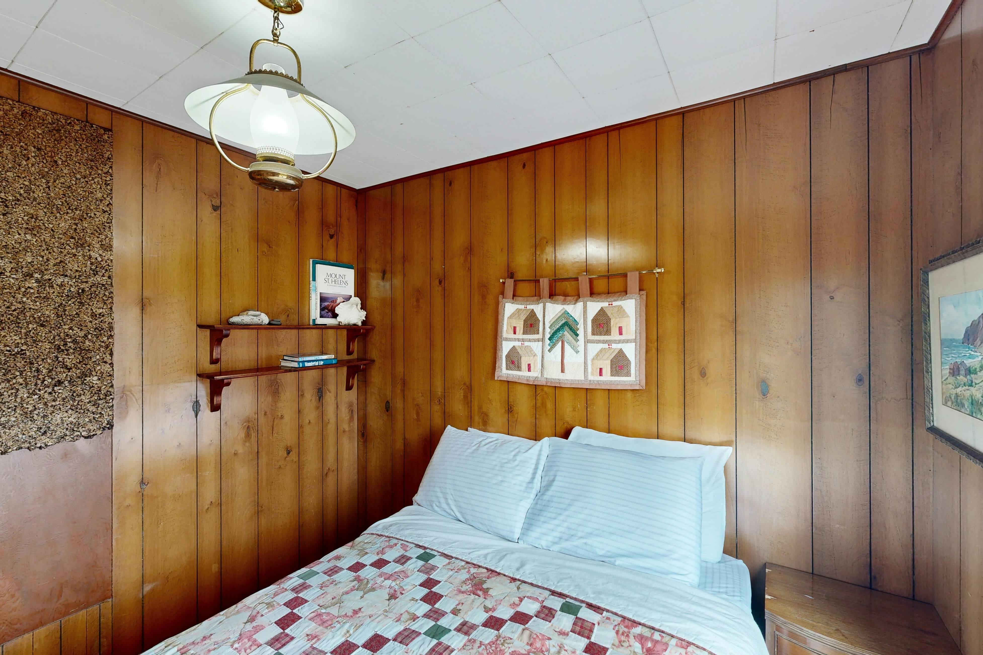 Sullishak Ocean-View Cabin | 450 Feet to the Beach | Walk to Local Market & Café