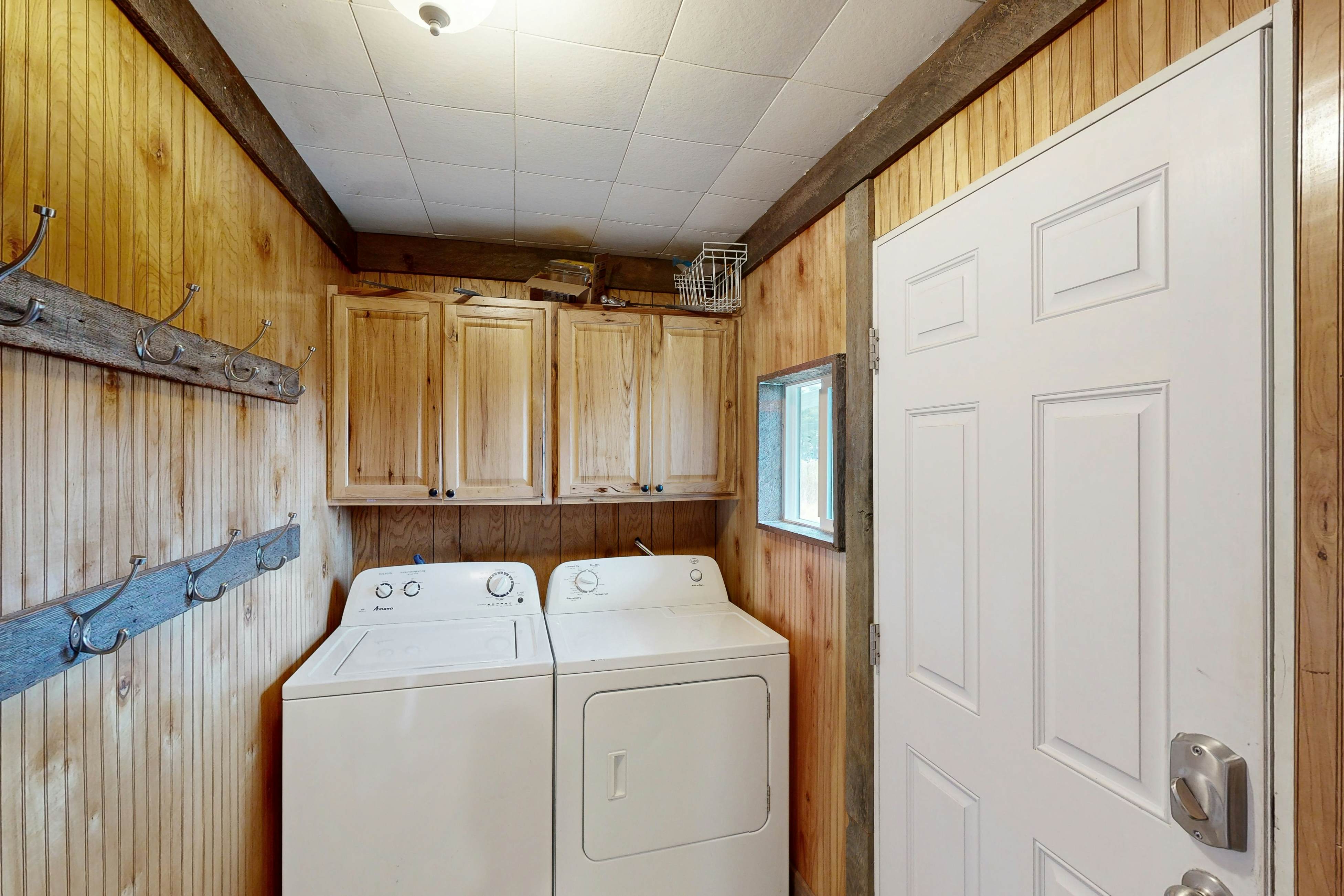 Sullishak Ocean-View Cabin | 450 Feet to the Beach | Walk to Local Market & Café