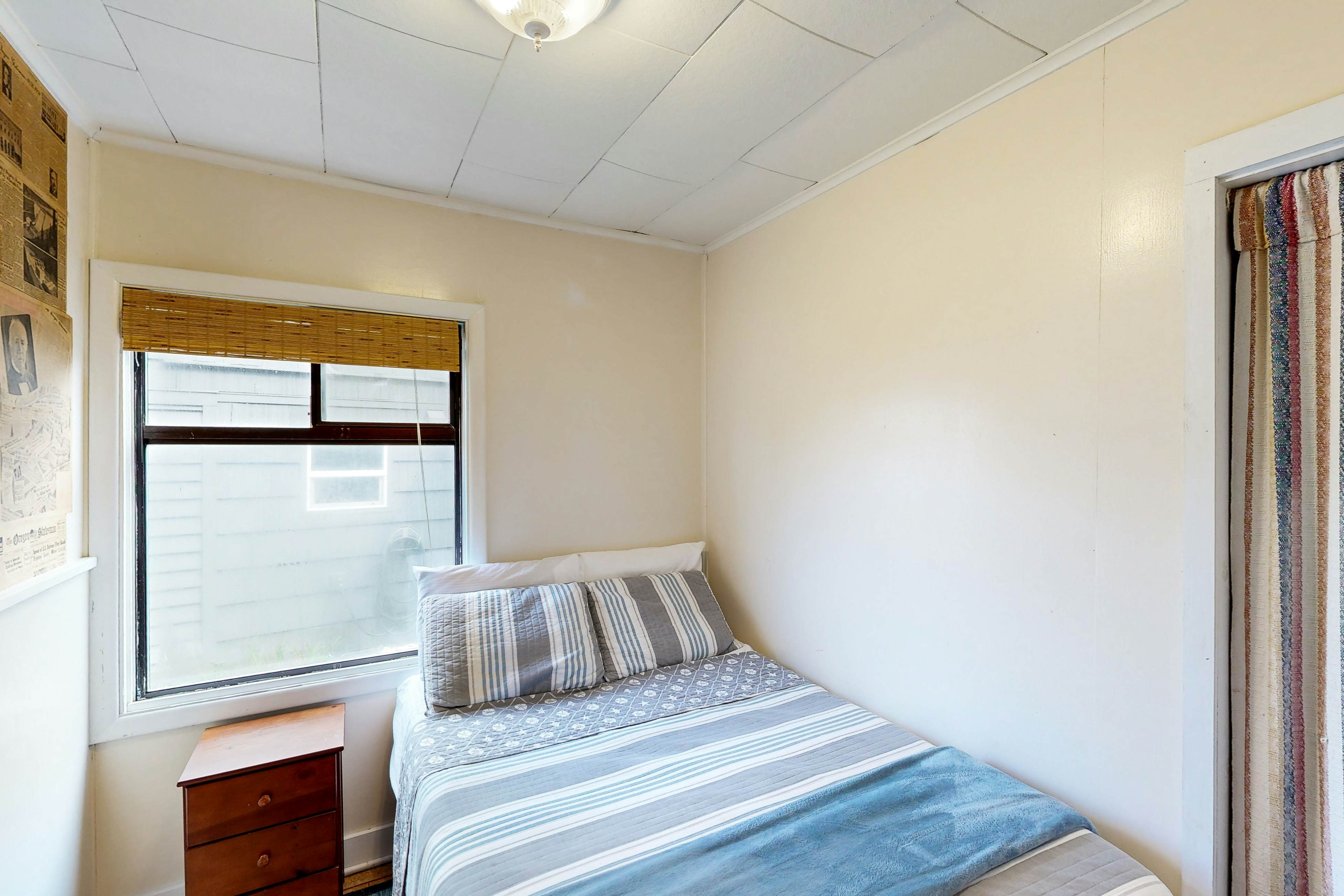 Sullishak Ocean-View Cabin | 450 Feet to the Beach | Walk to Local Market & Café