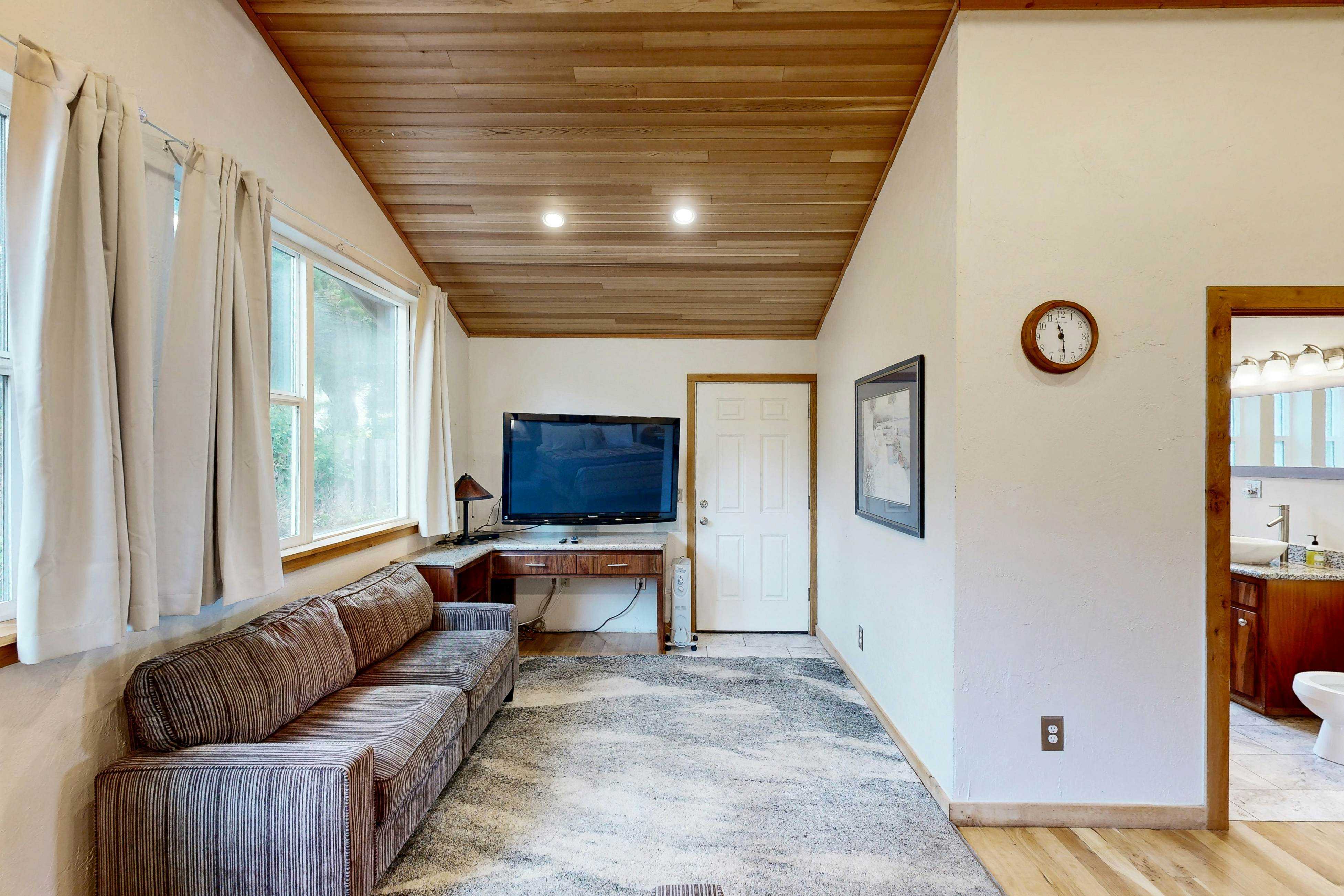 Sullishak Ocean-View Cabin | 450 Feet to the Beach | Walk to Local Market & Café