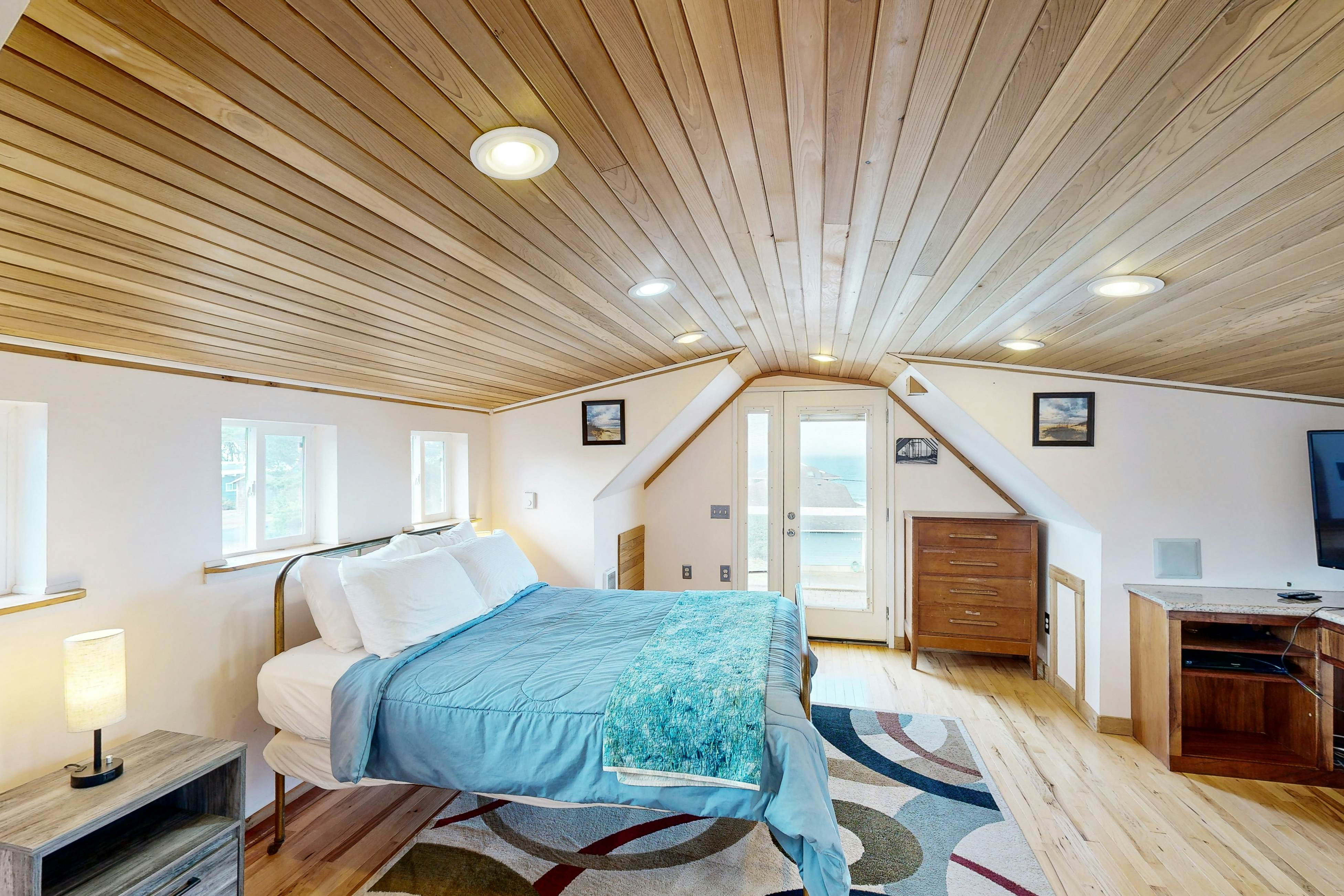 Sullishak Ocean-View Cabin | 450 Feet to the Beach | Walk to Local Market & Café