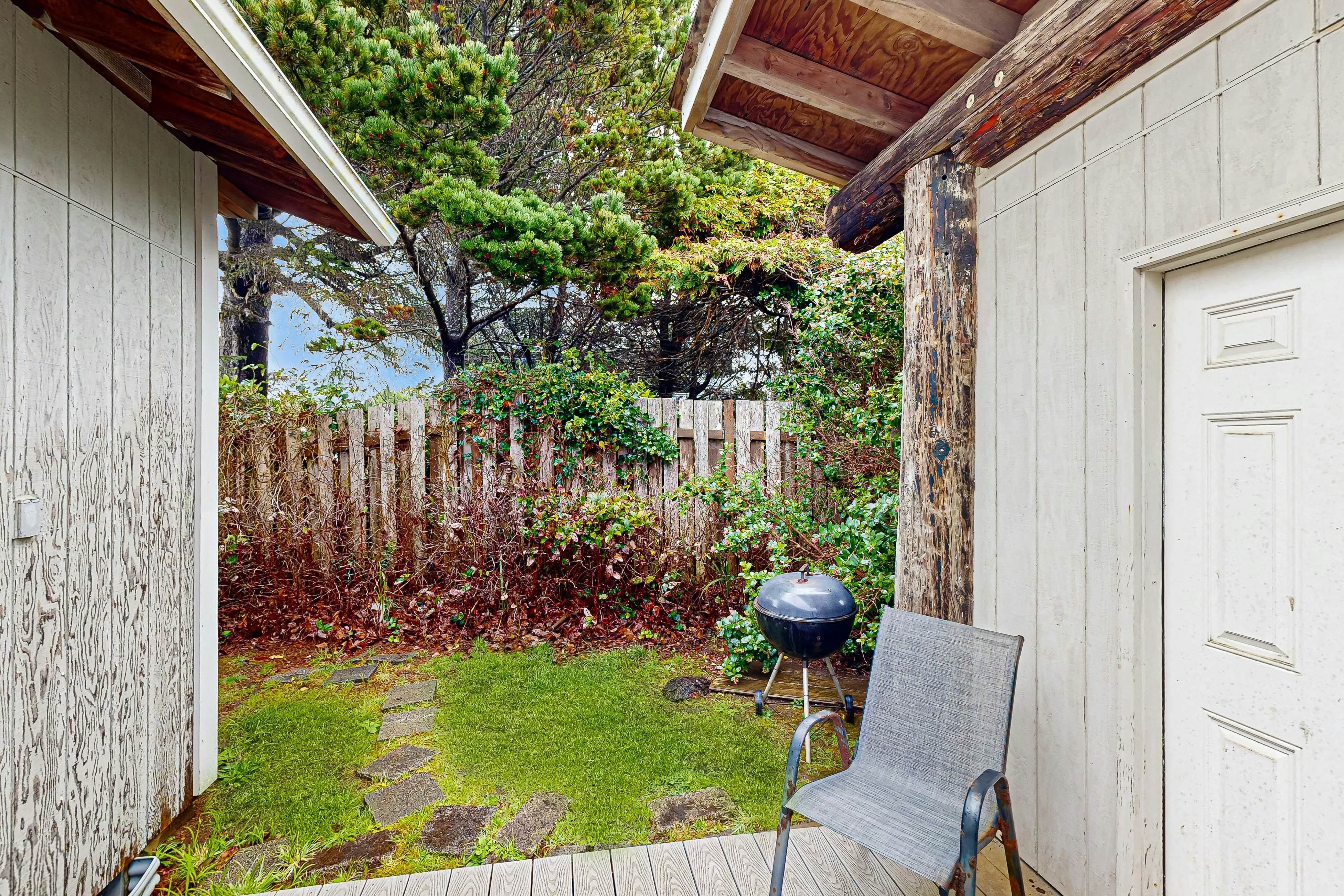 Sullishak Ocean-View Cabin | 450 Feet to the Beach | Walk to Local Market & Café