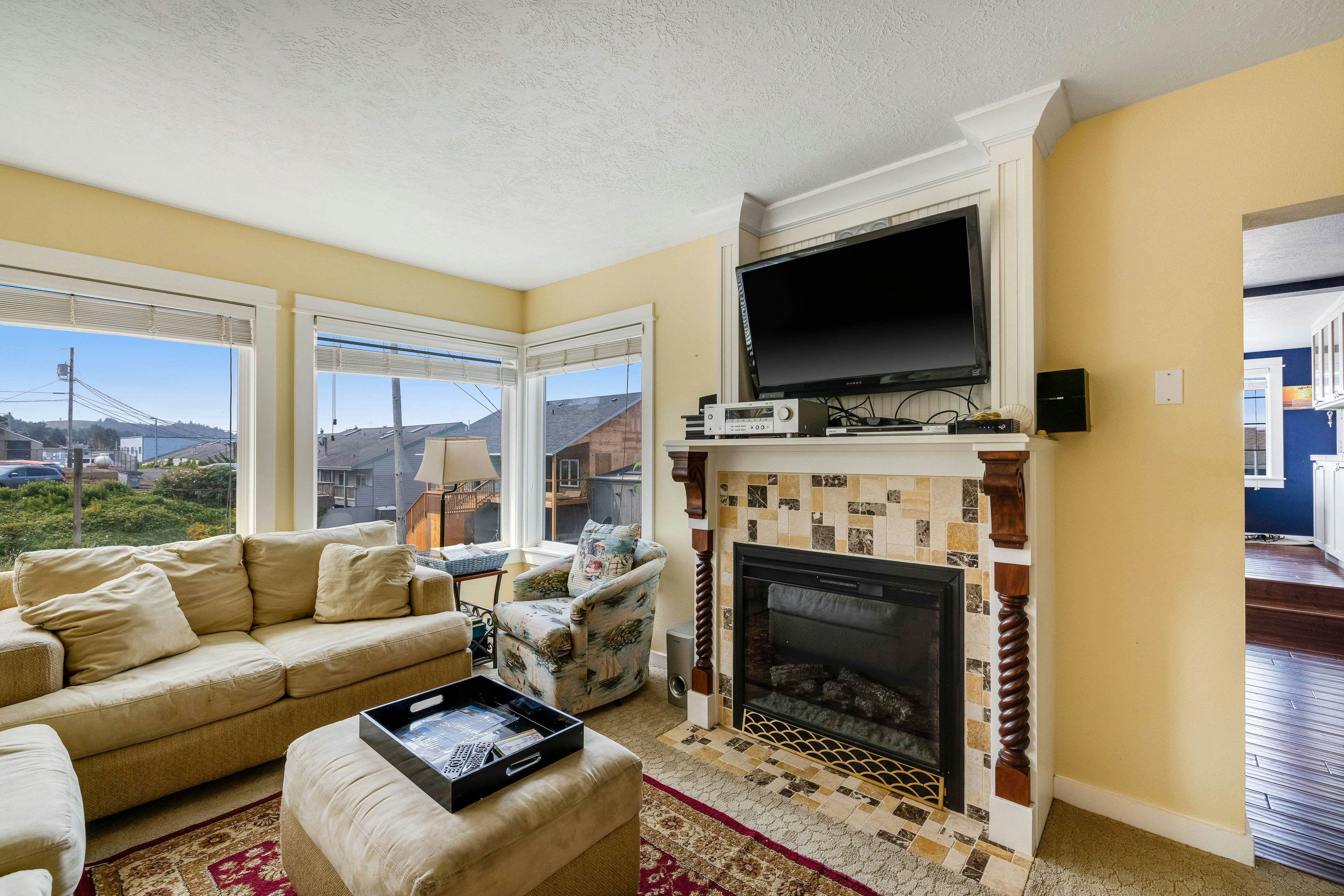 2-Story Dog-Friendly Aparthotel w/Deck, Gas Fireplace, Ocean Views, Beach Access