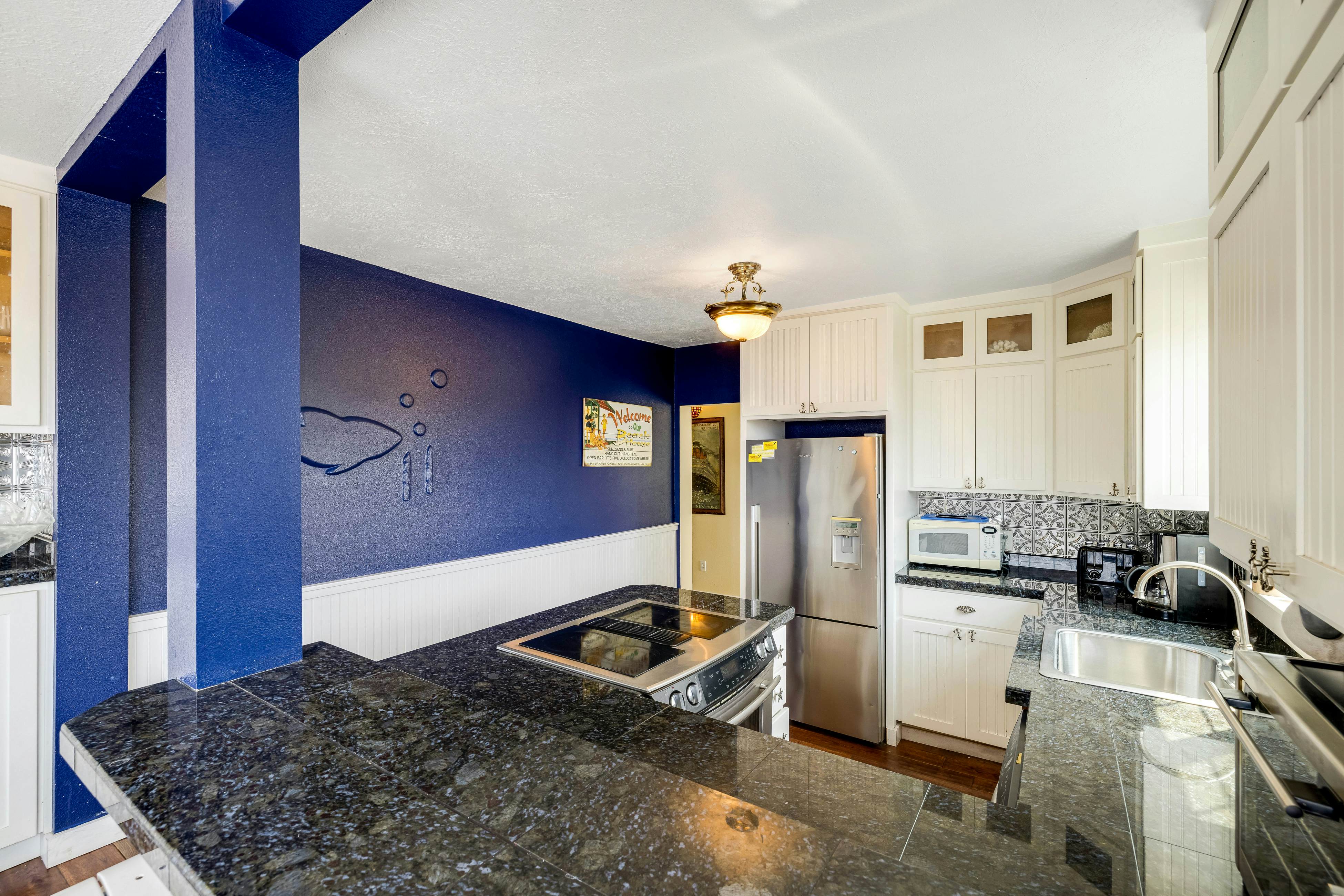 2-Story Dog-Friendly Aparthotel w/Deck, Gas Fireplace, Ocean Views, Beach Access