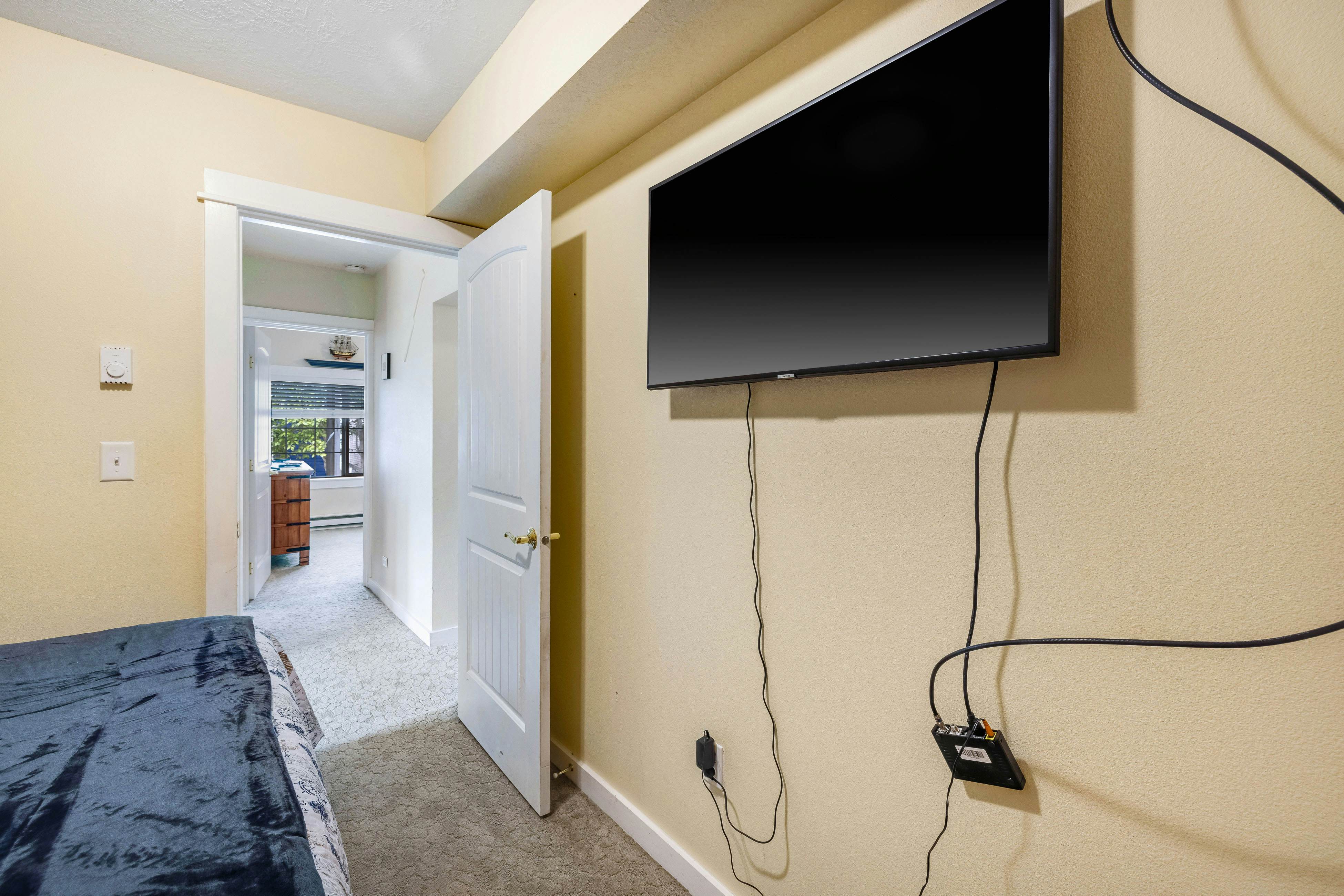 2-Story Dog-Friendly Aparthotel w/Deck, Gas Fireplace, Ocean Views, Beach Access