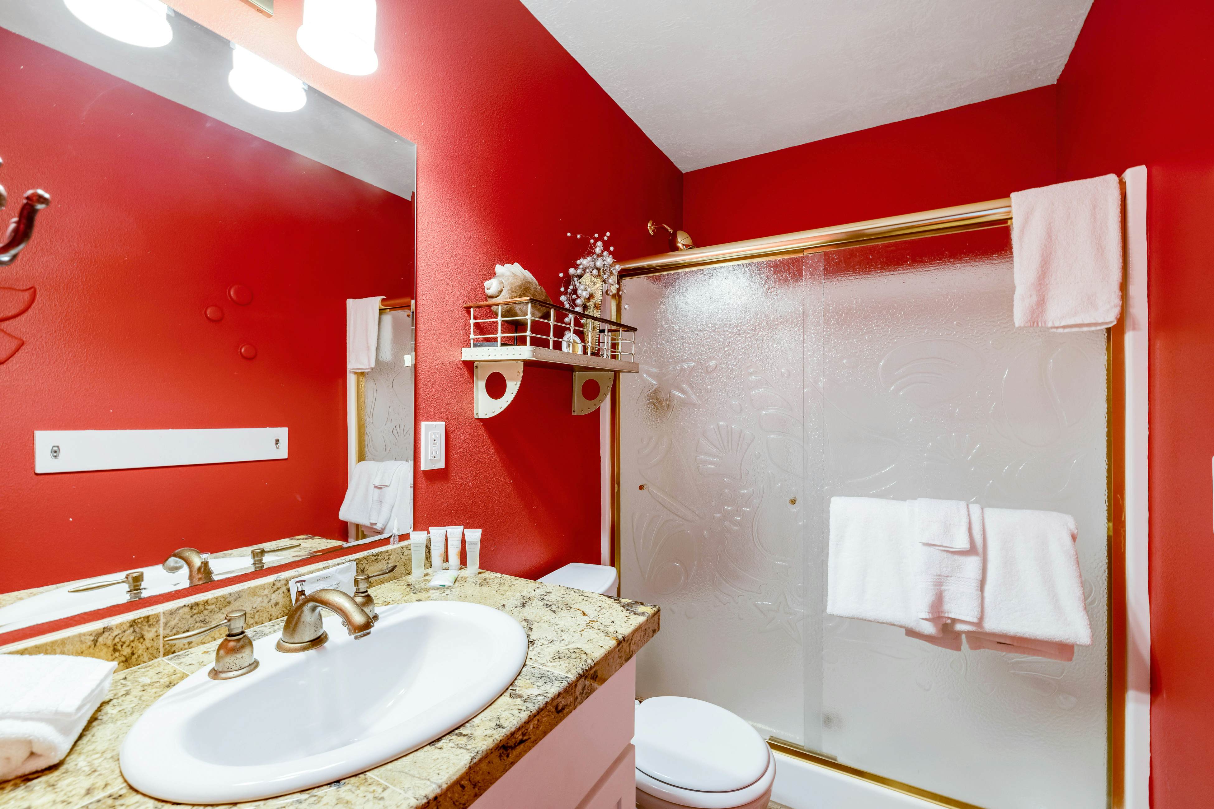 2-Story Dog-Friendly Aparthotel w/Deck, Gas Fireplace, Ocean Views, Beach Access