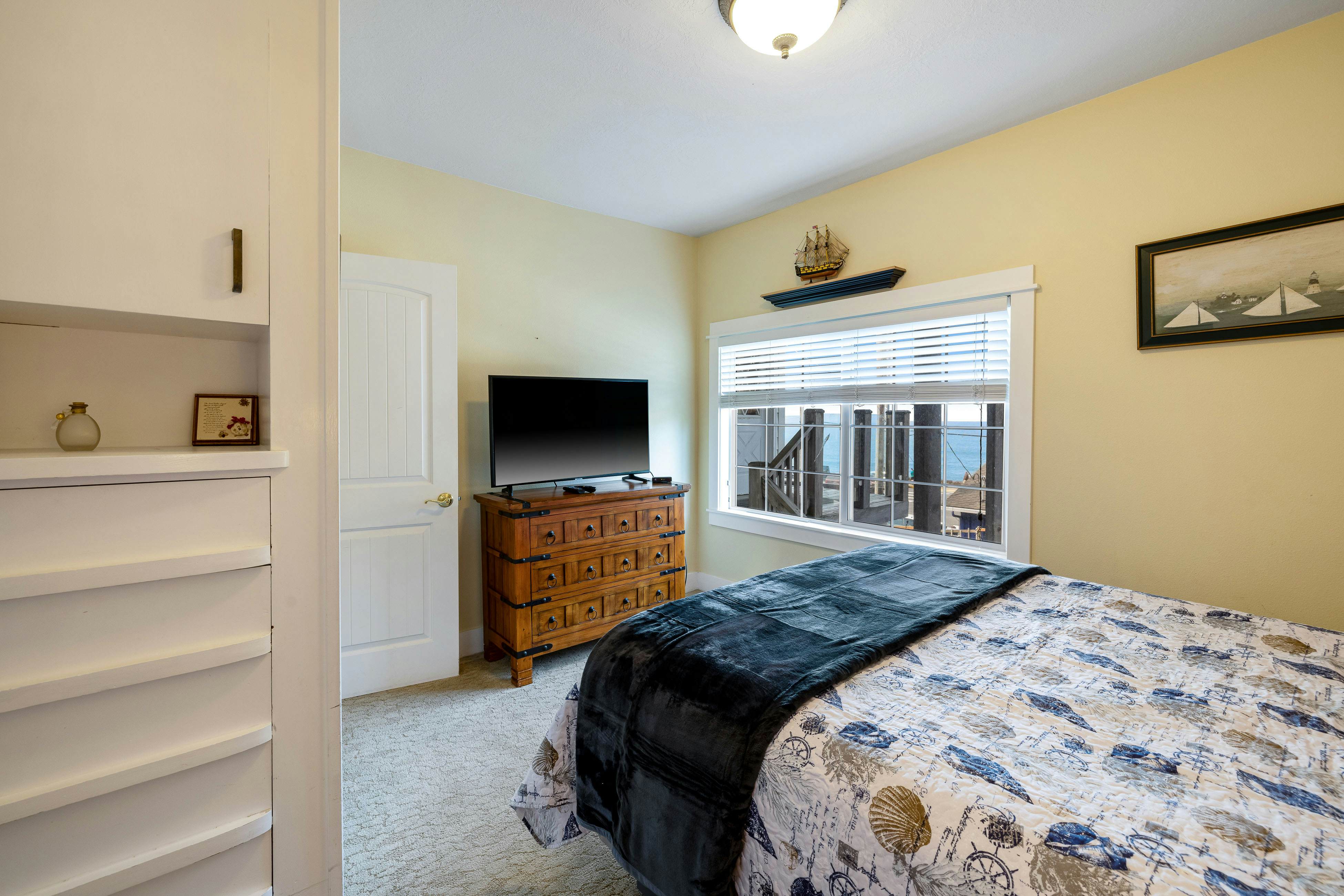 2-Story Dog-Friendly Aparthotel w/Deck, Gas Fireplace, Ocean Views, Beach Access