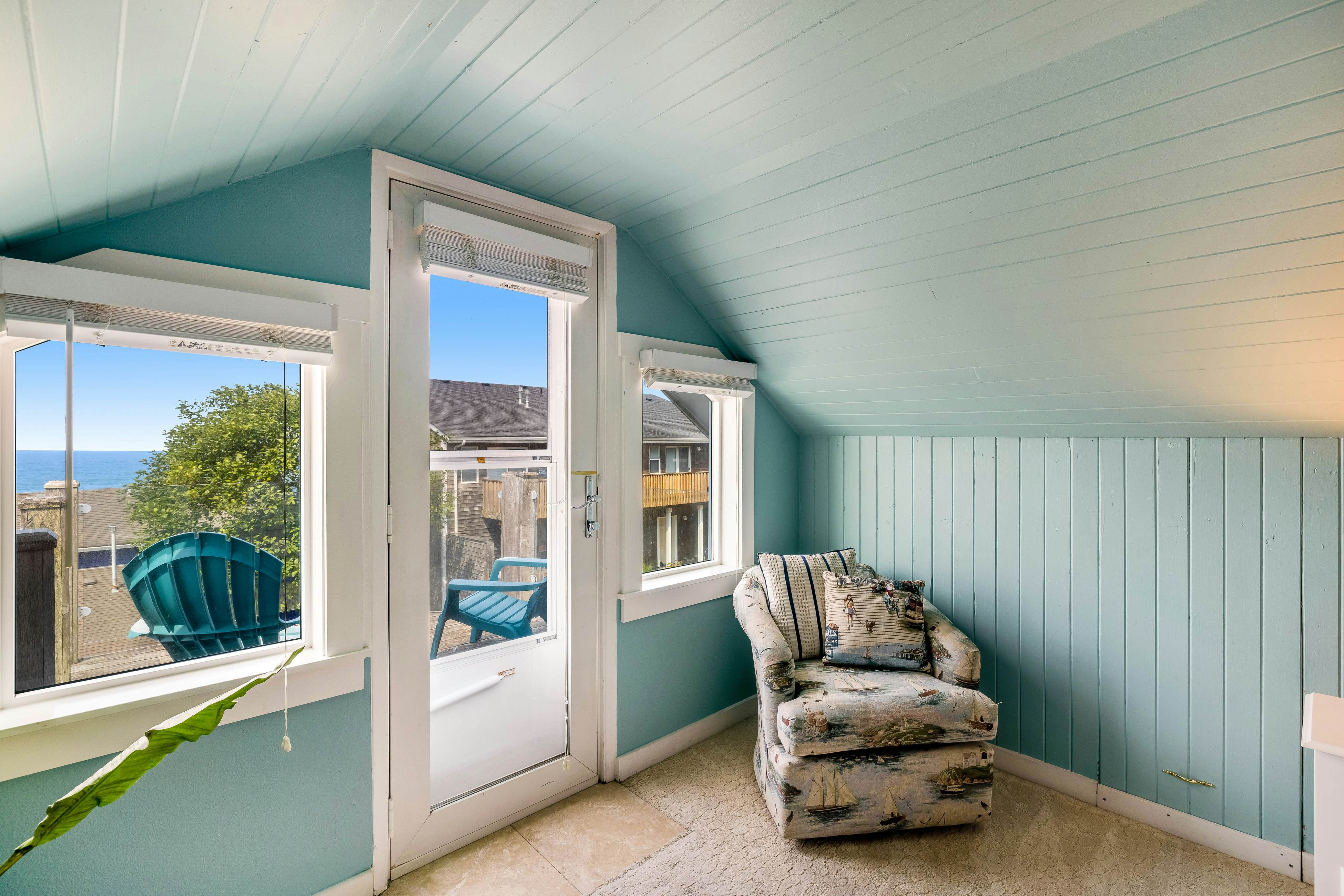 2-Story Dog-Friendly Aparthotel w/Deck, Gas Fireplace, Ocean Views, Beach Access