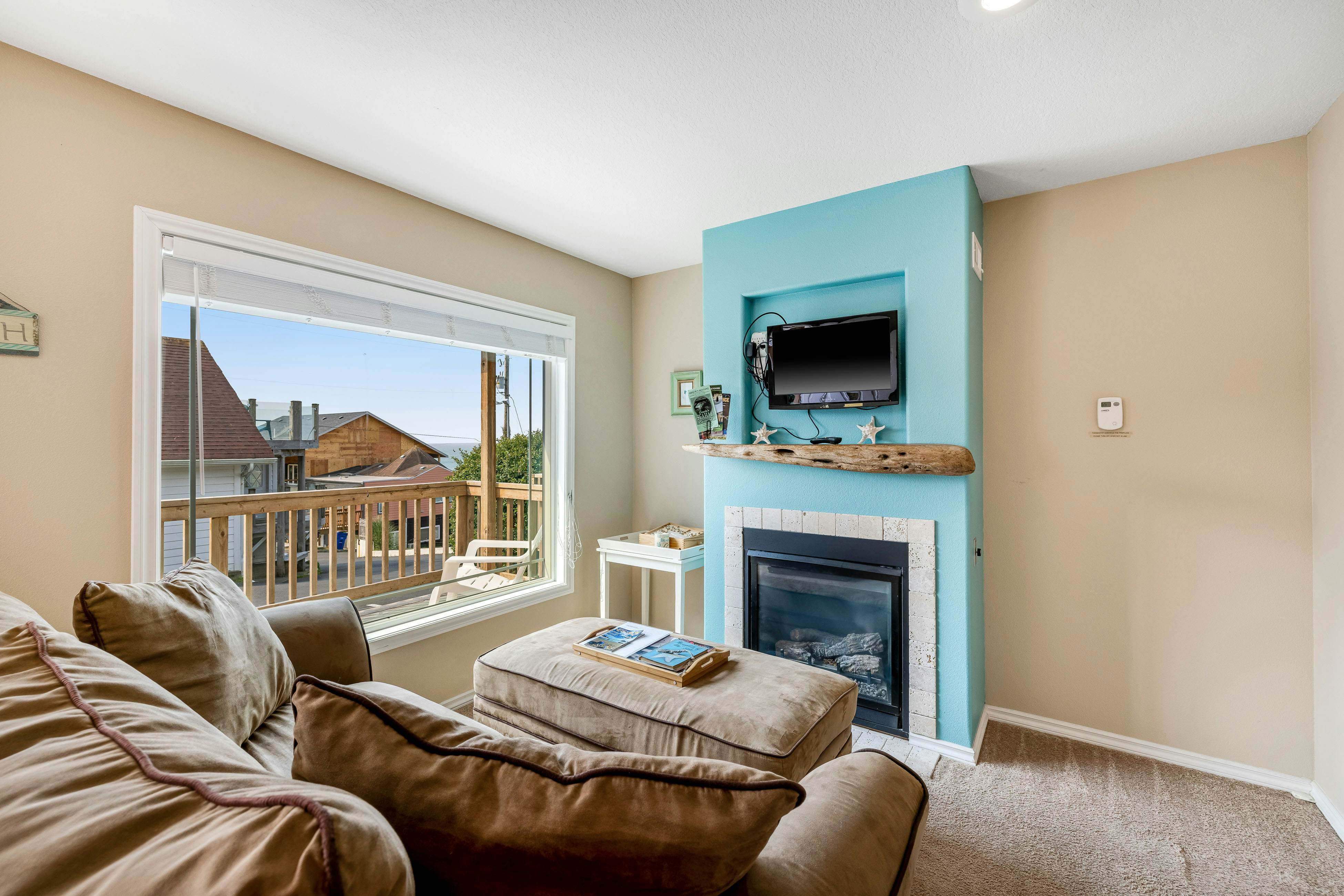 2-Story Dog-Friendly Aparthotel w/Deck, Gas Fireplace, Ocean Views, Beach Access