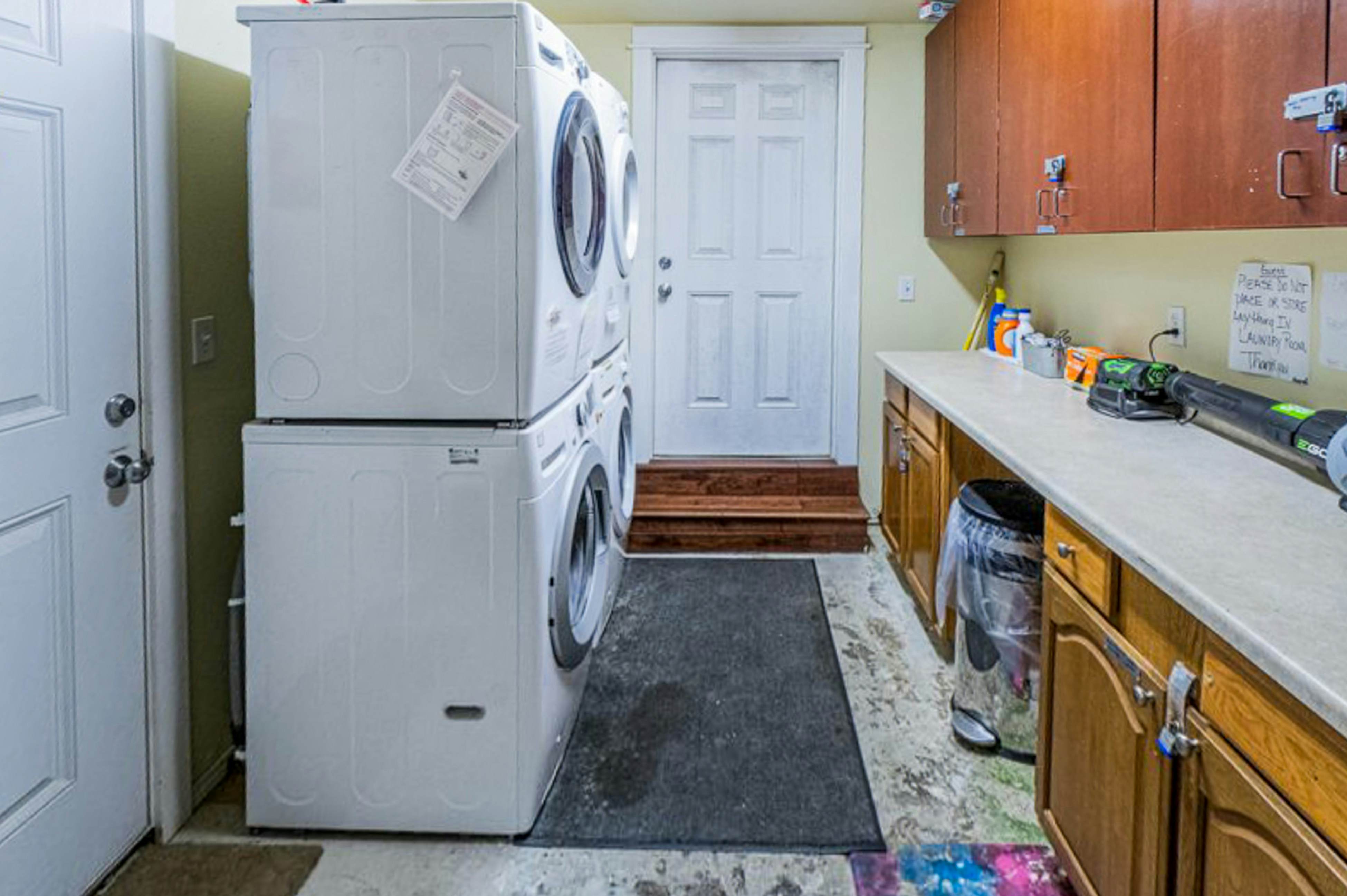 2-Story Dog-Friendly Aparthotel w/Deck, Gas Fireplace, Ocean Views, Beach Access