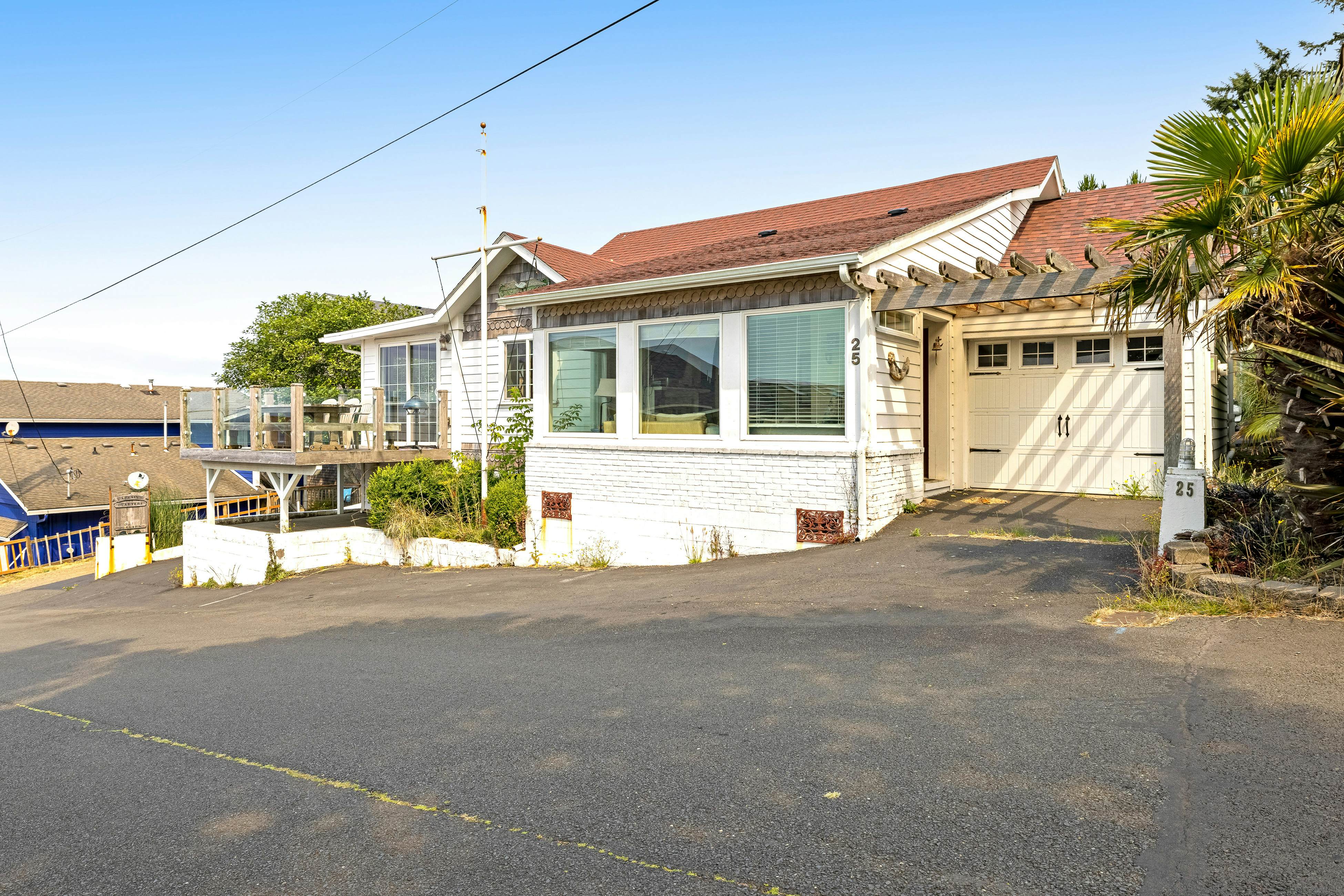 2-Story Dog-Friendly Aparthotel w/Deck, Gas Fireplace, Ocean Views, Beach Access