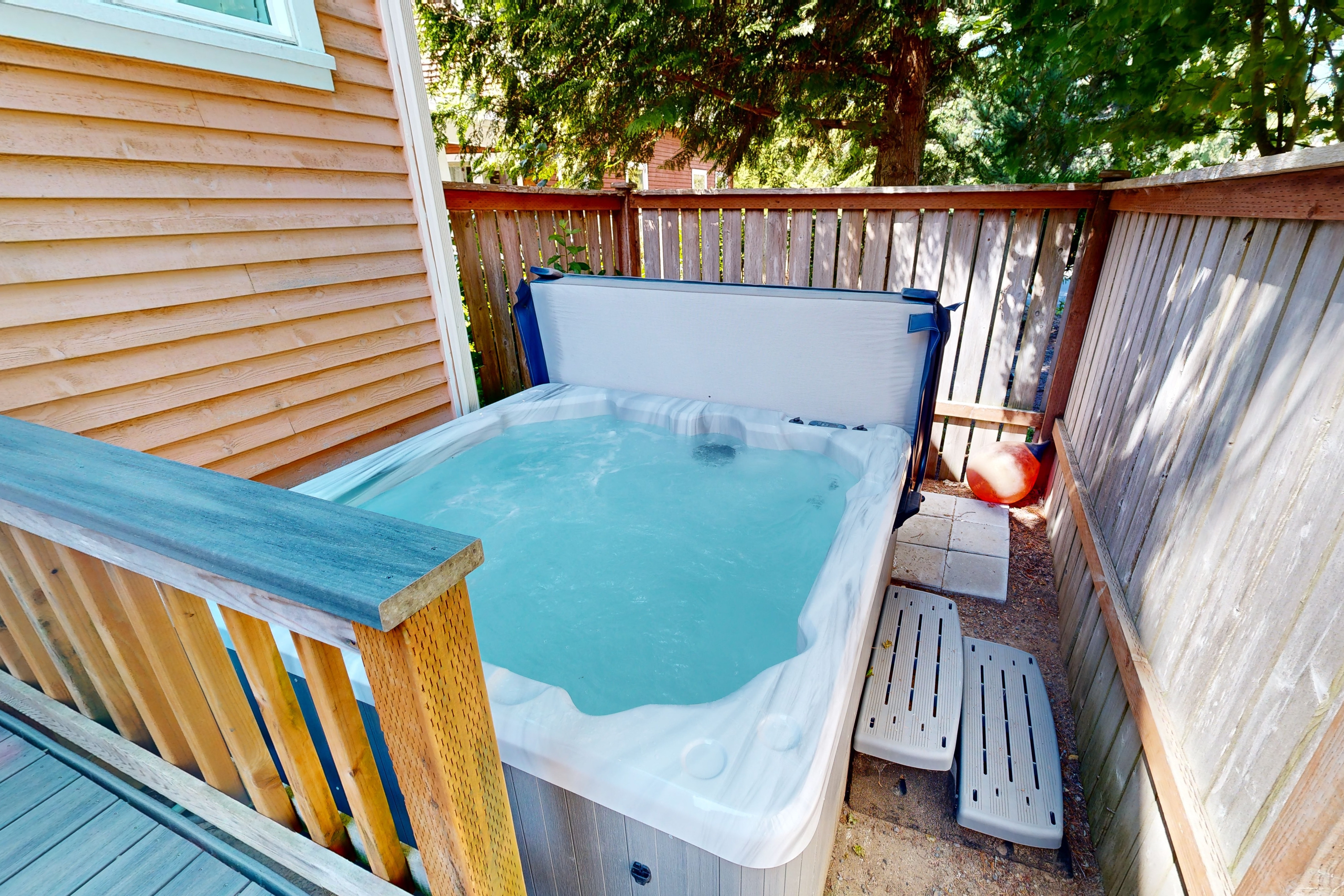 Bella Beach Home with private hot tub walk to beach park and cafe