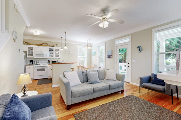 Bella Beach Home with private hot tub walk to beach park and cafe