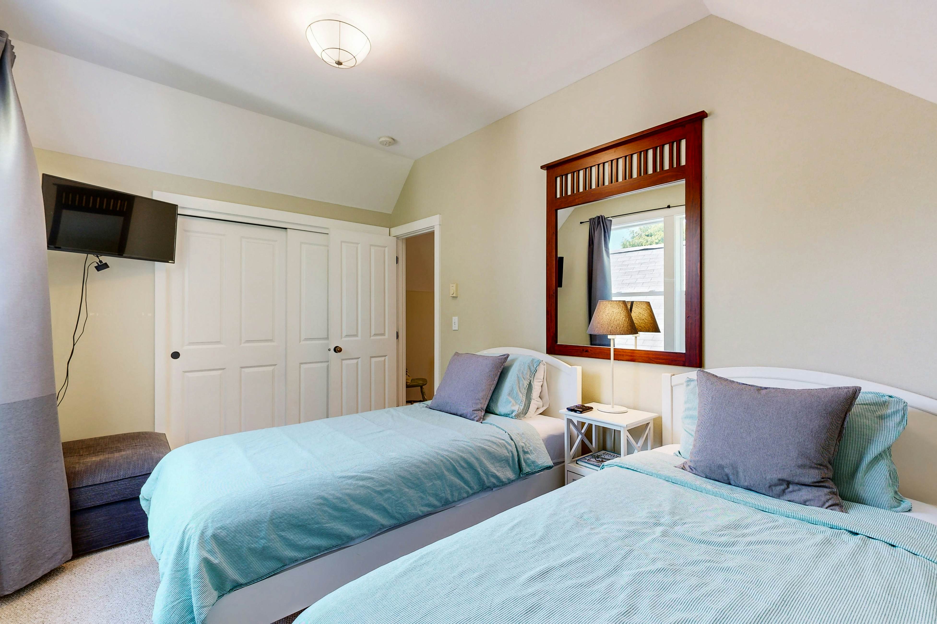 Bella Beach Home with private hot tub - walk to beach, park & cafe