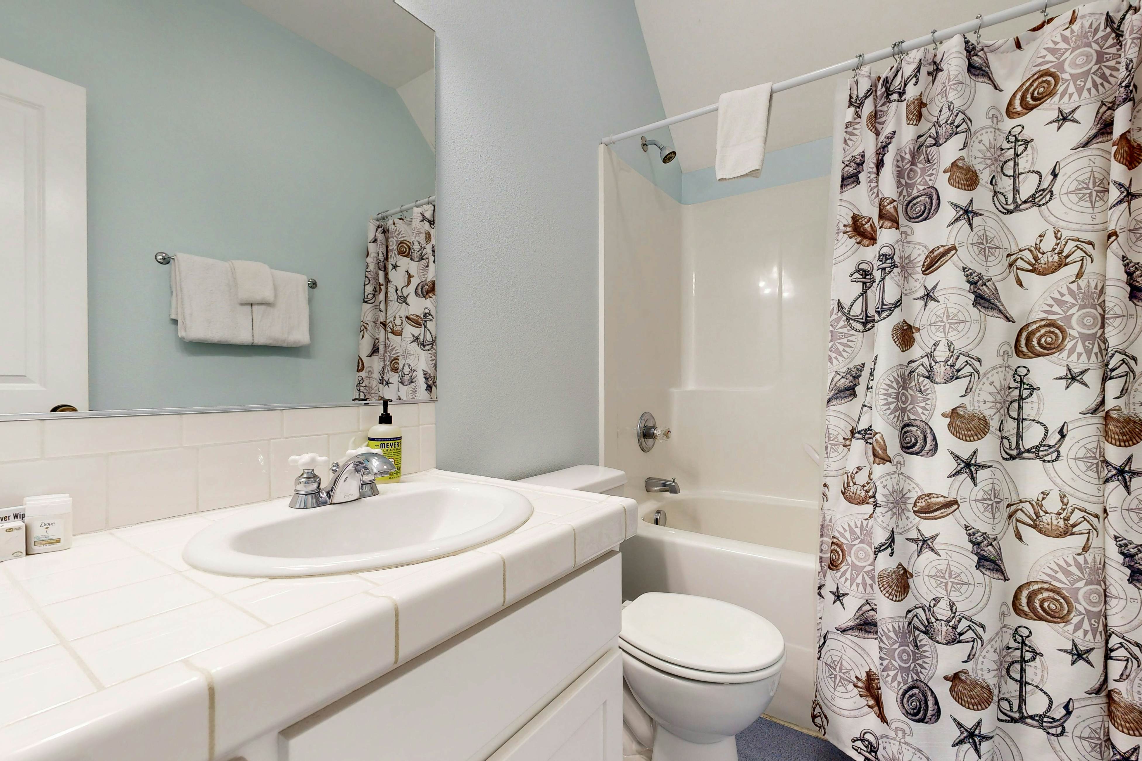 Bella Beach Home with private hot tub - walk to beach, park & cafe