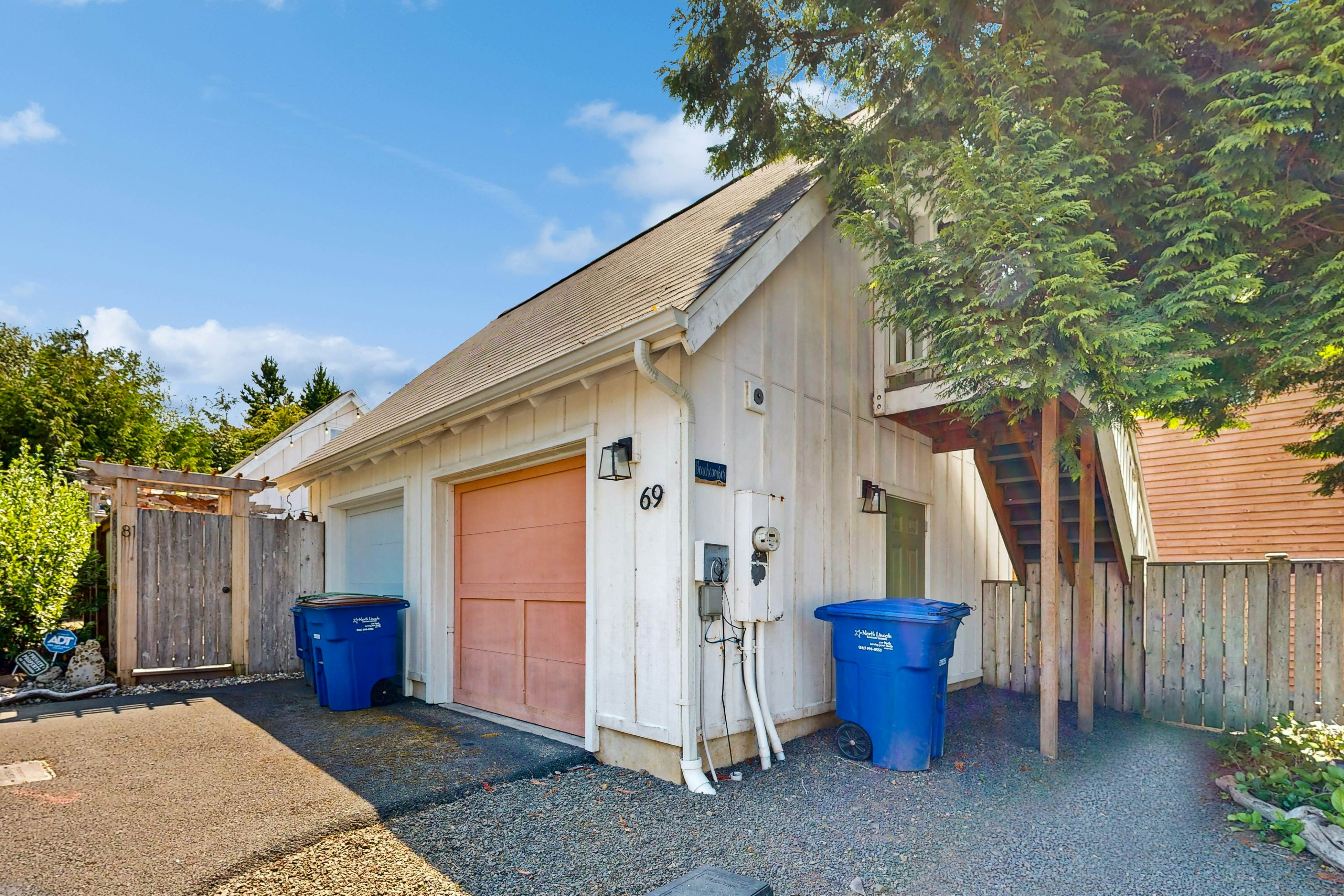 Bella Beach Home with private hot tub - walk to beach, park & cafe