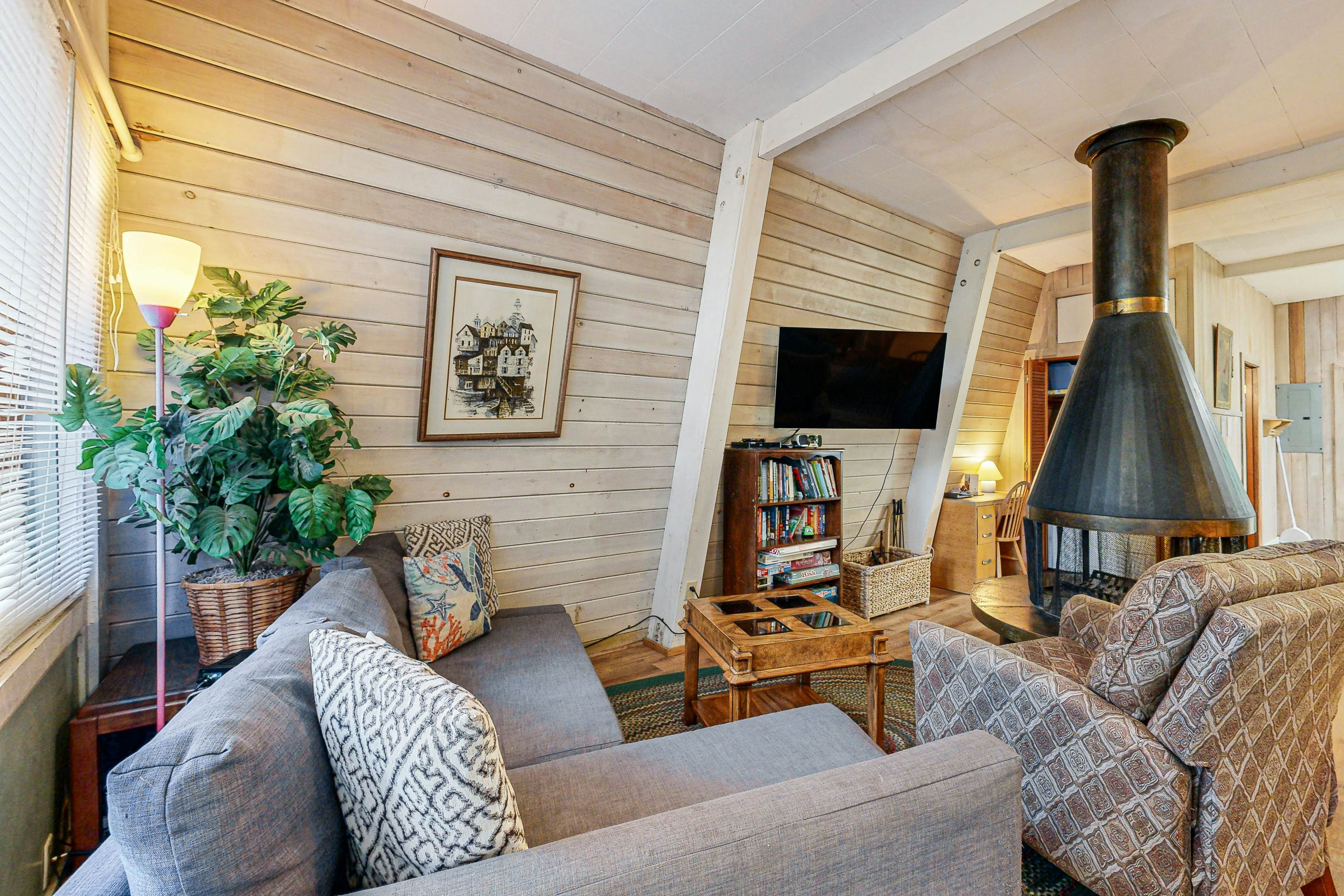 Fun and Unforgettable Beach House - Dog-friendly with a Great Location