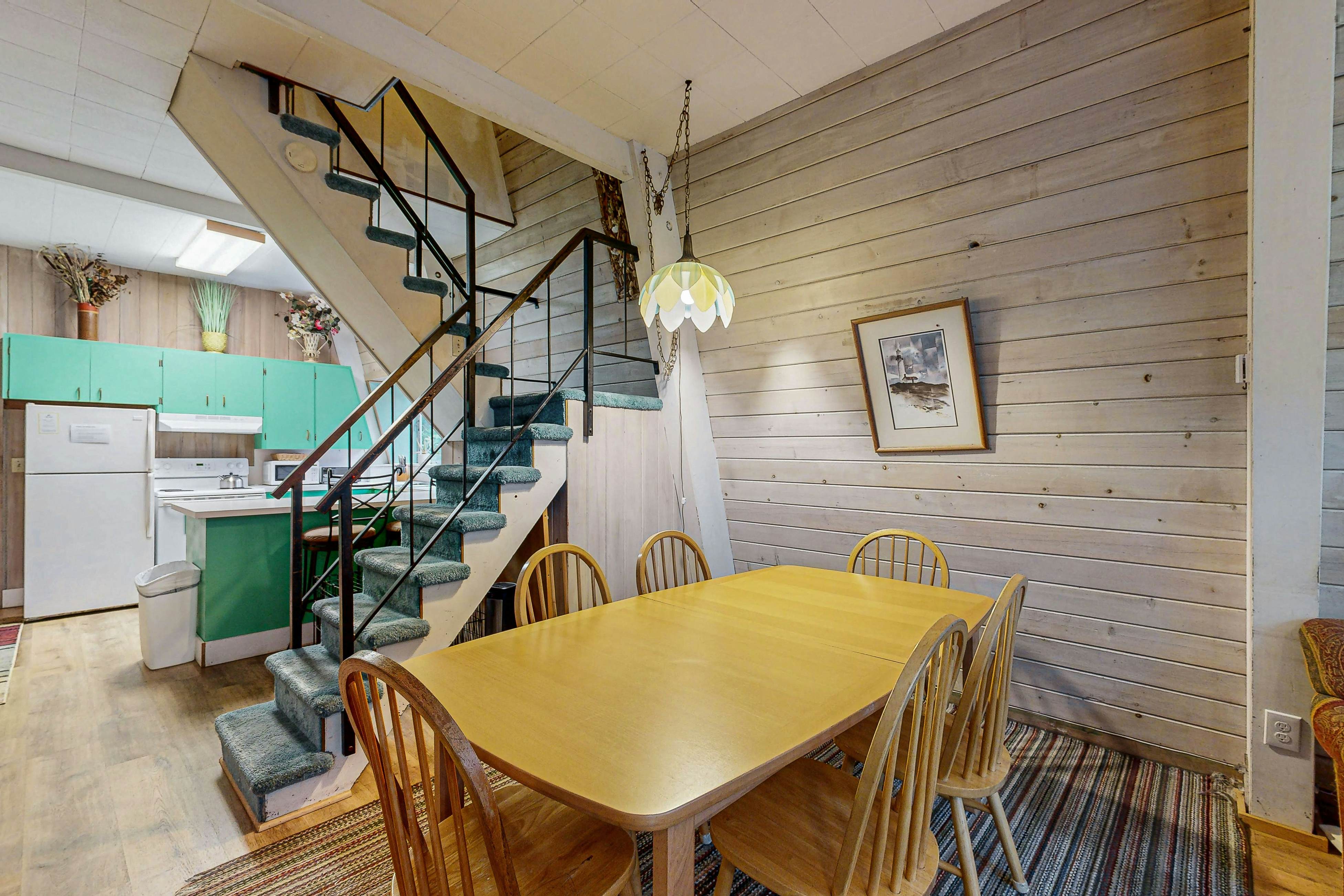 Fun and Unforgettable Beach House - Dog-friendly with a Great Location