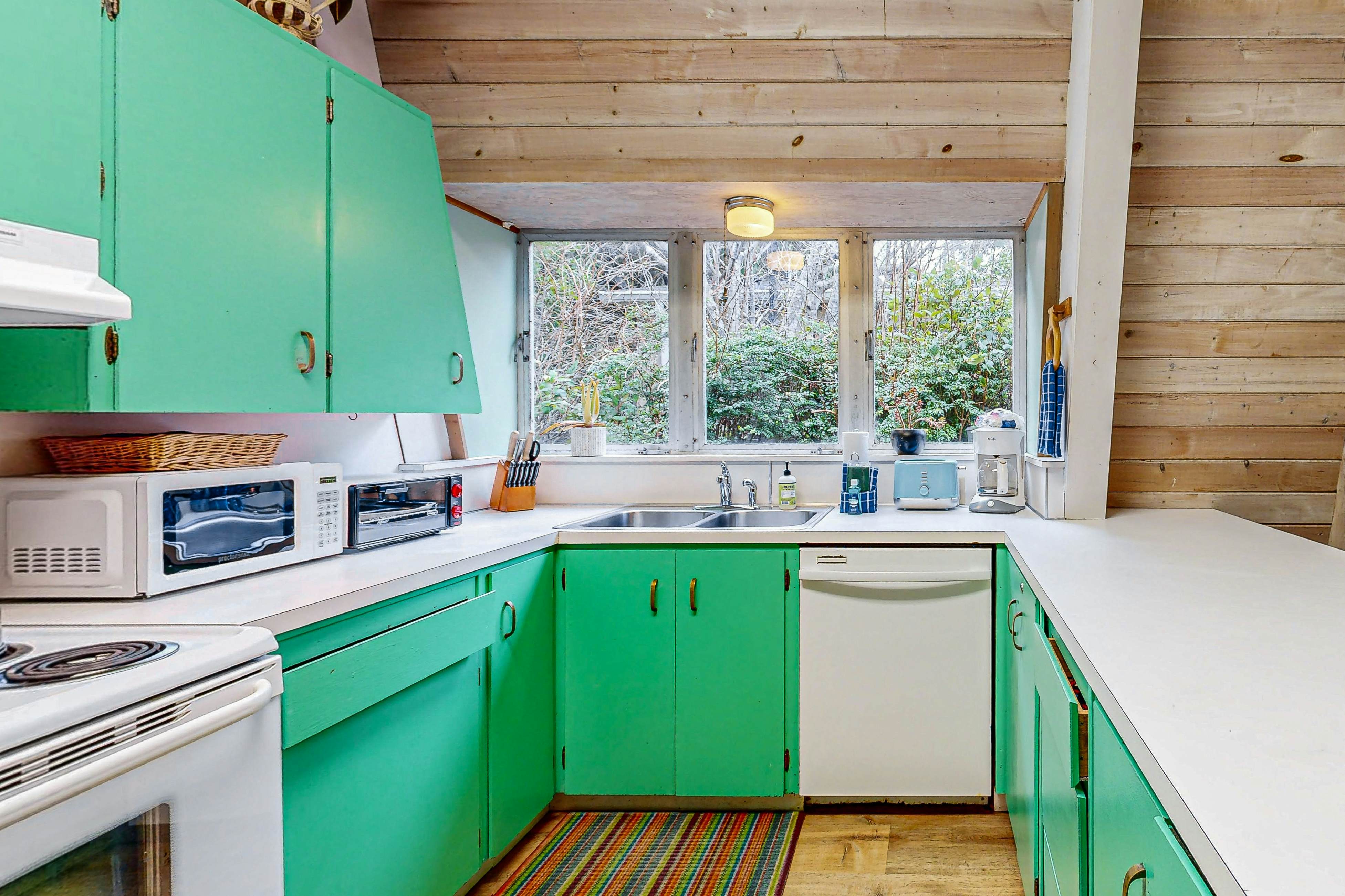 Fun and Unforgettable Beach House - Dog-friendly with a Great Location