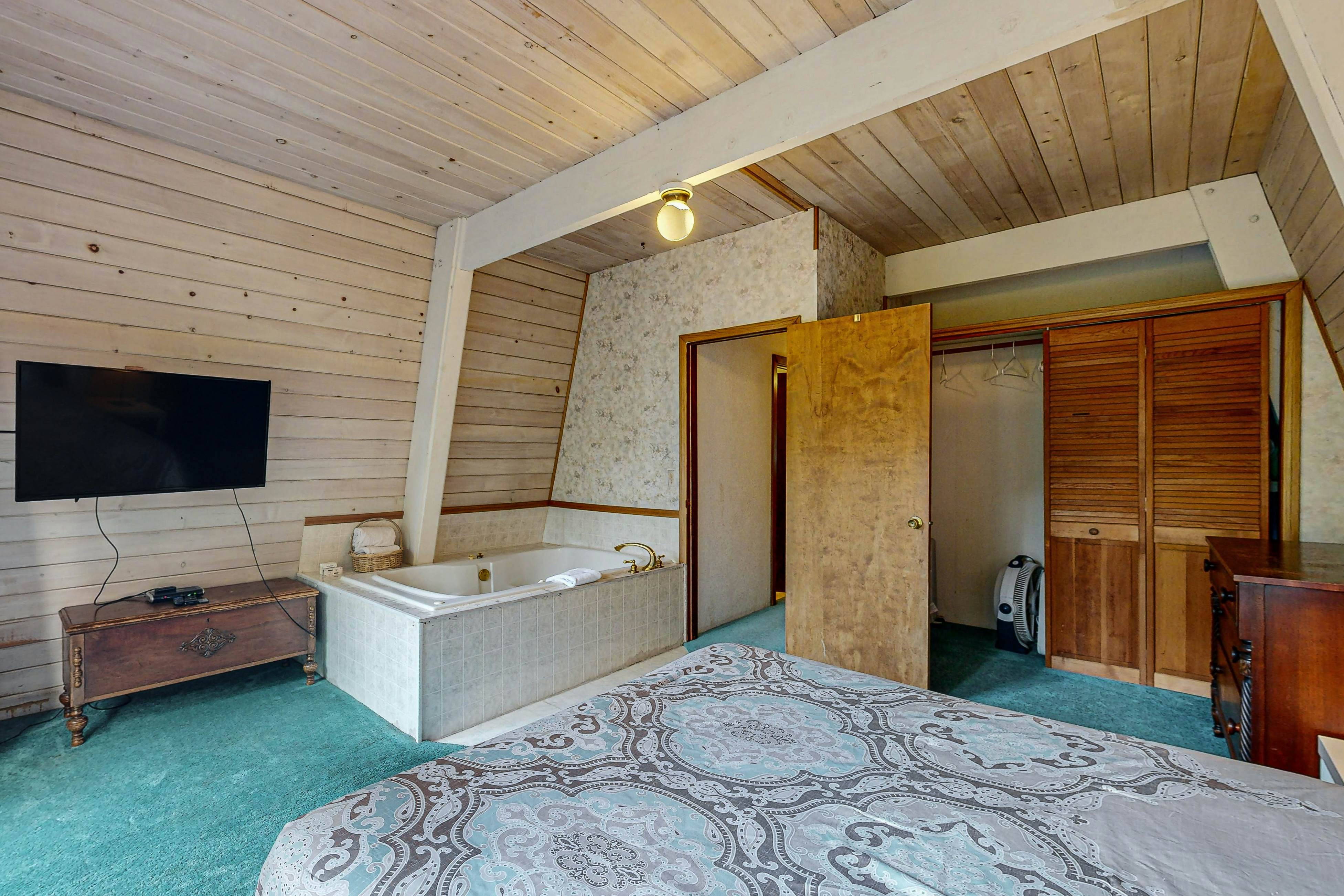 Fun and Unforgettable Beach House - Dog-friendly with a Great Location