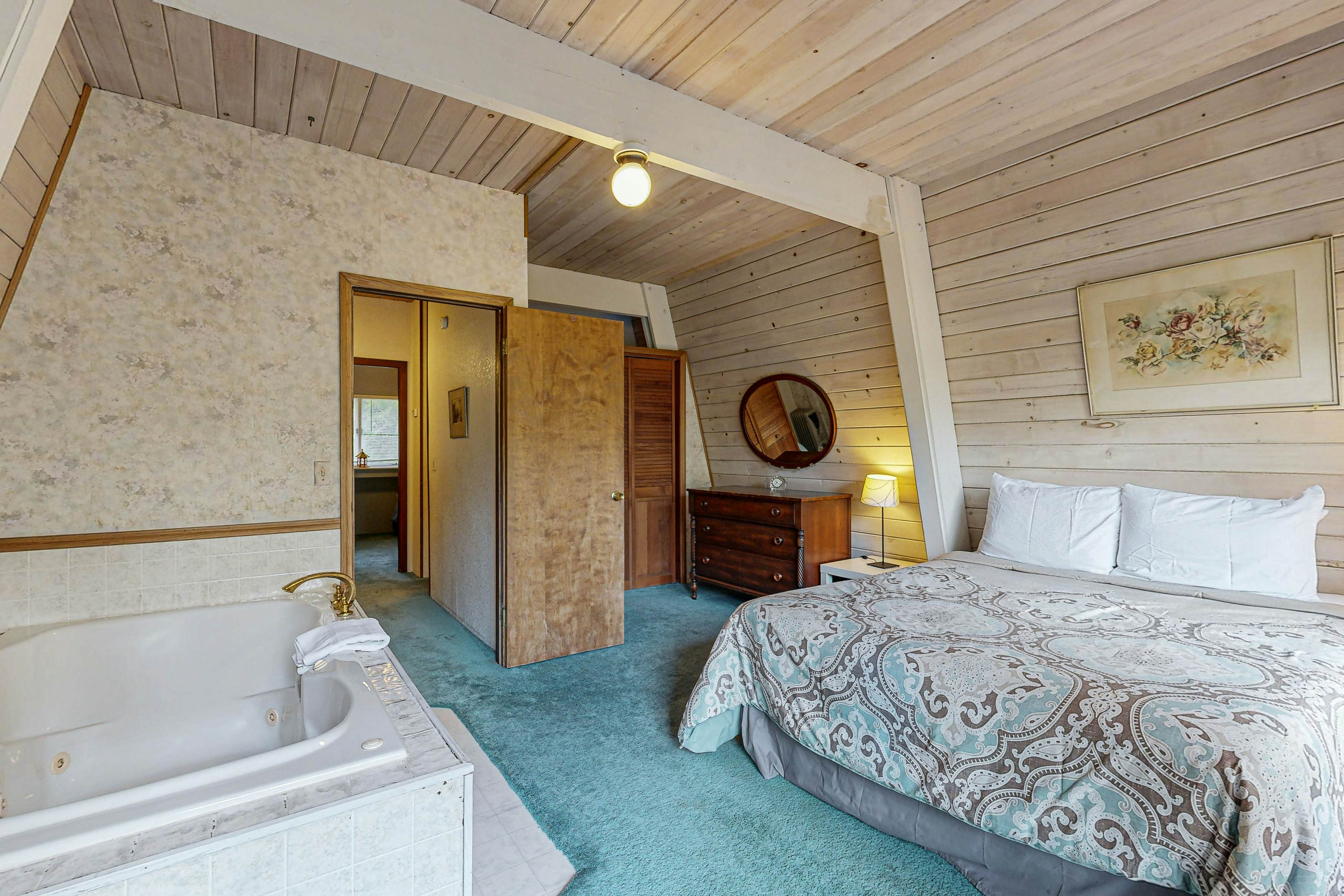 Fun and Unforgettable Beach House - Dog-friendly with a Great Location