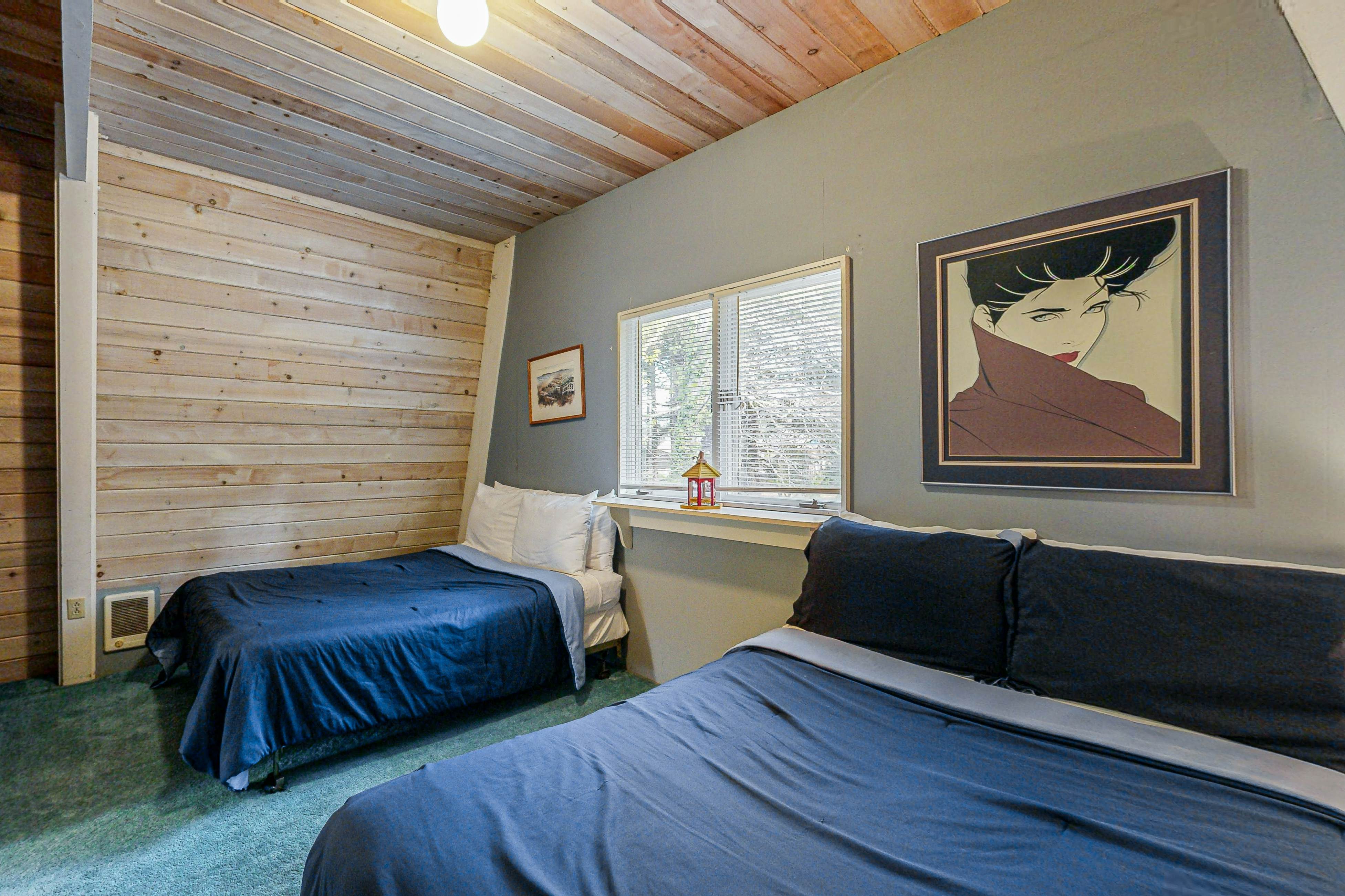 Fun and Unforgettable Beach House - Dog-friendly with a Great Location