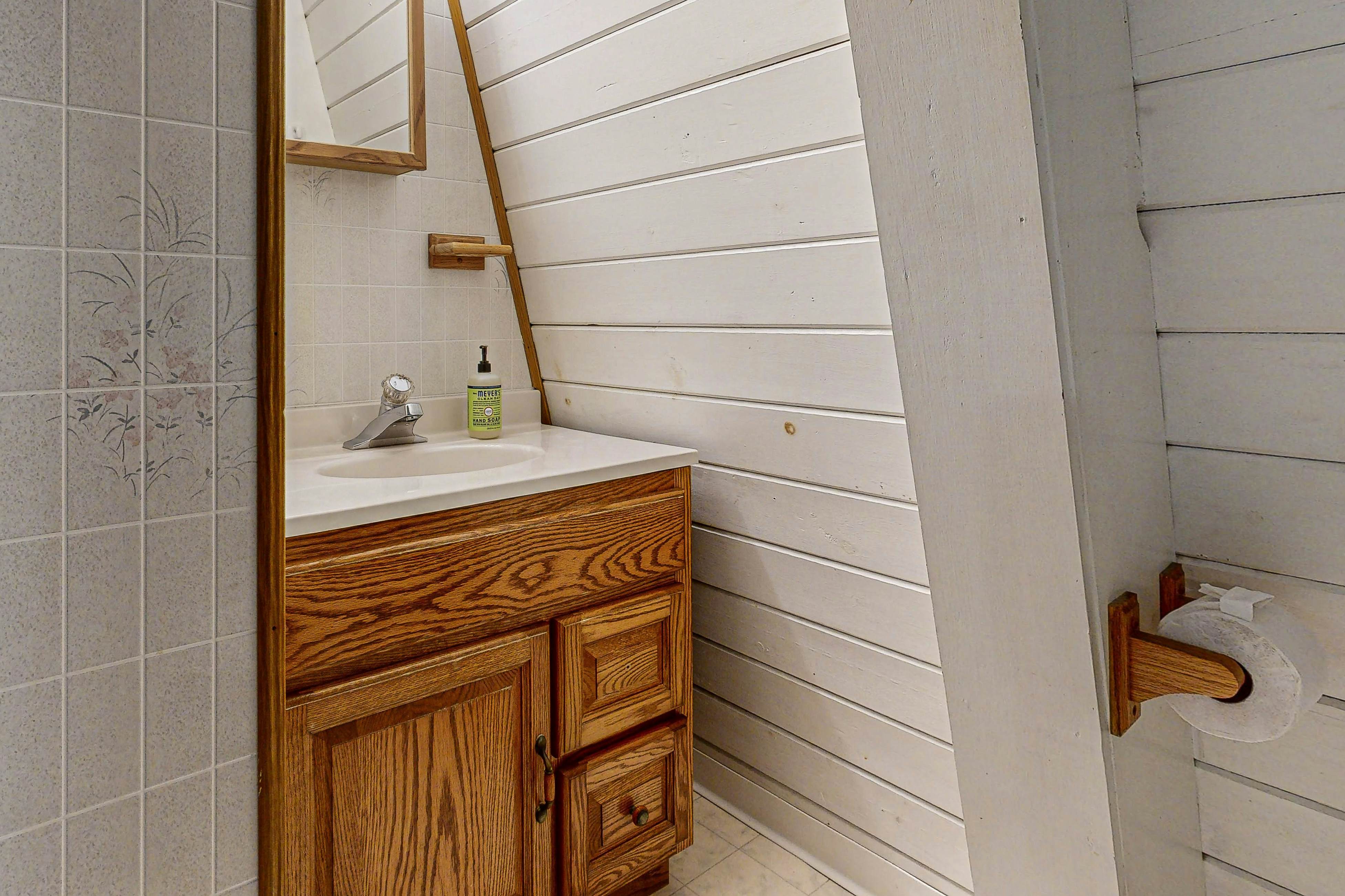 Fun and Unforgettable Beach House - Dog-friendly with a Great Location