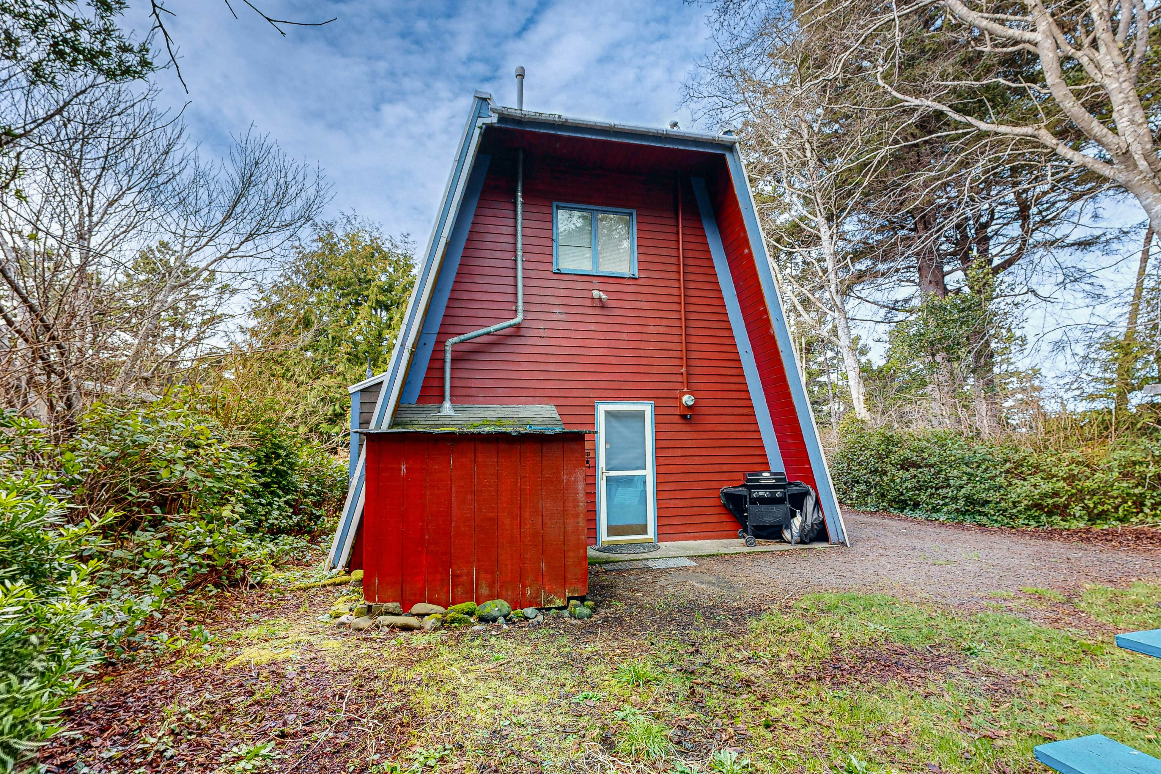 Fun and Unforgettable Beach House - Dog-friendly with a Great Location