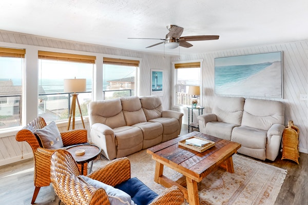 Family friendly house with ocean view and private hot tub walk to beach dogs OK