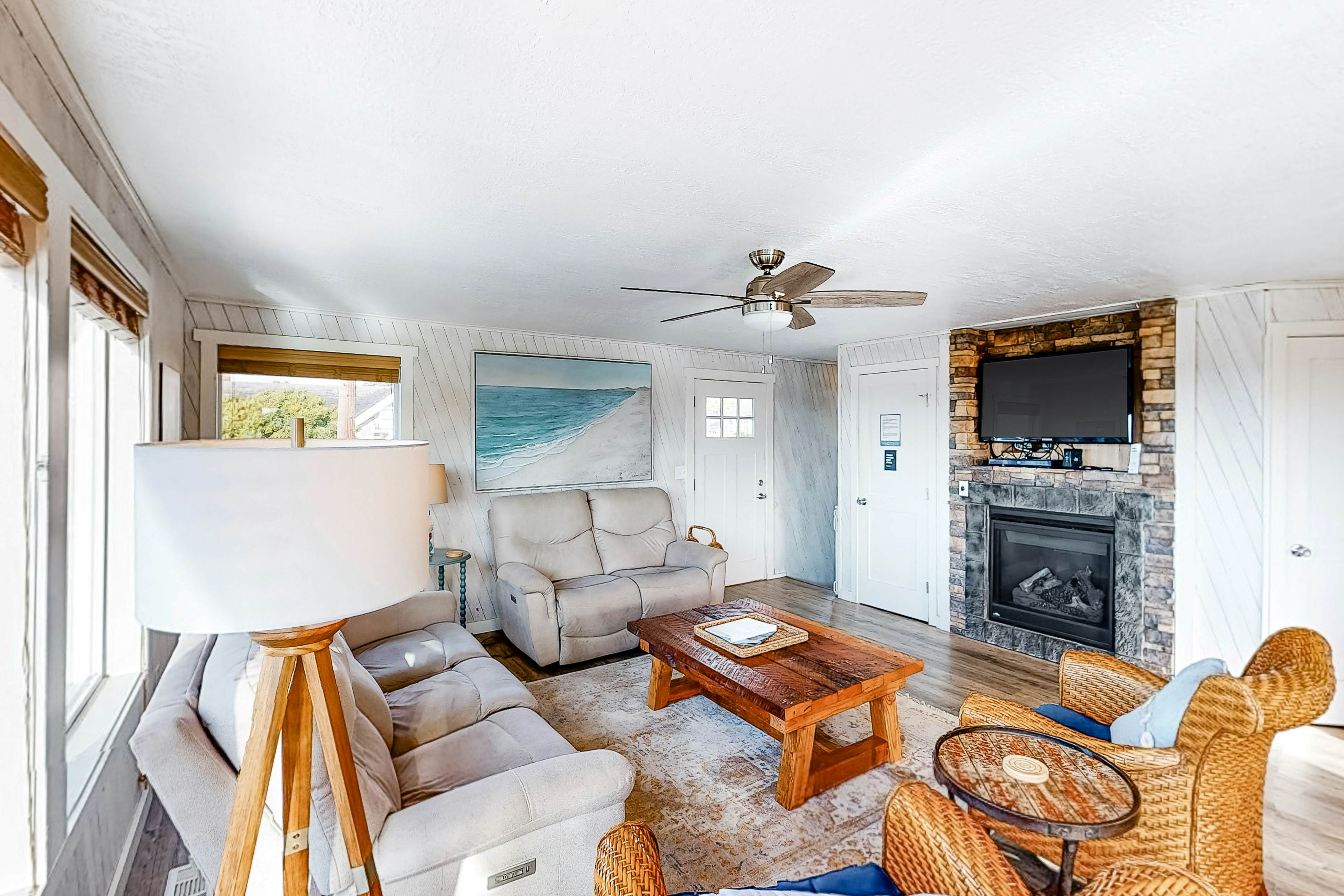 Family-friendly house w/ ocean view & private hot tub - walk to beach, dogs OK