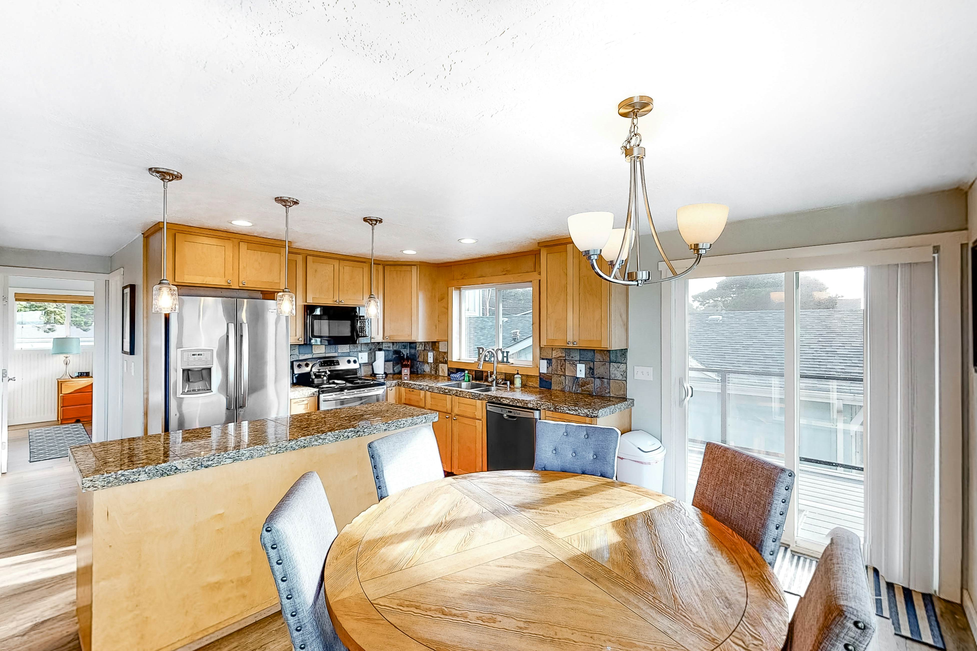 Family-friendly house w/ ocean view & private hot tub - walk to beach, dogs OK