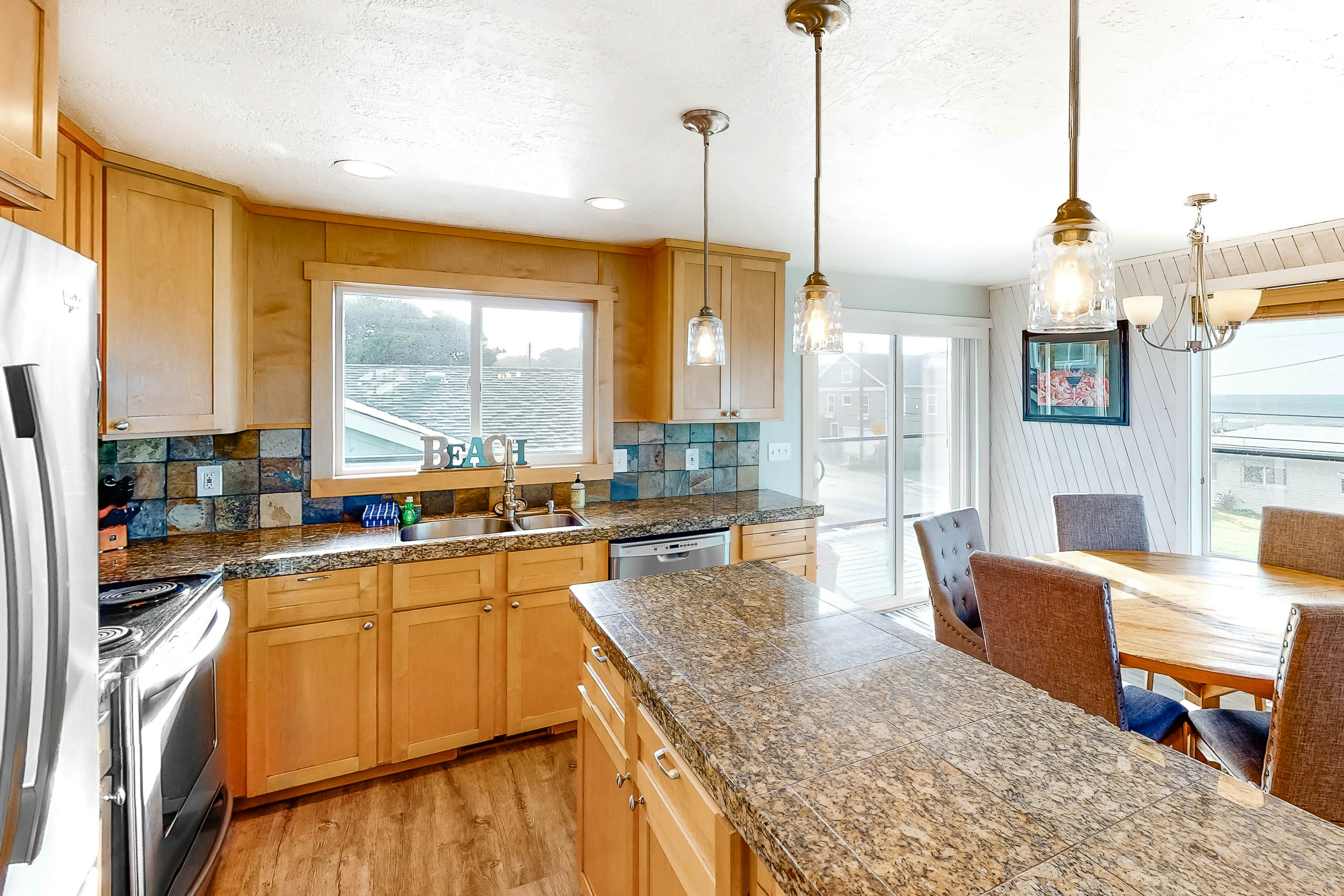 Family-friendly house w/ ocean view & private hot tub - walk to beach, dogs OK